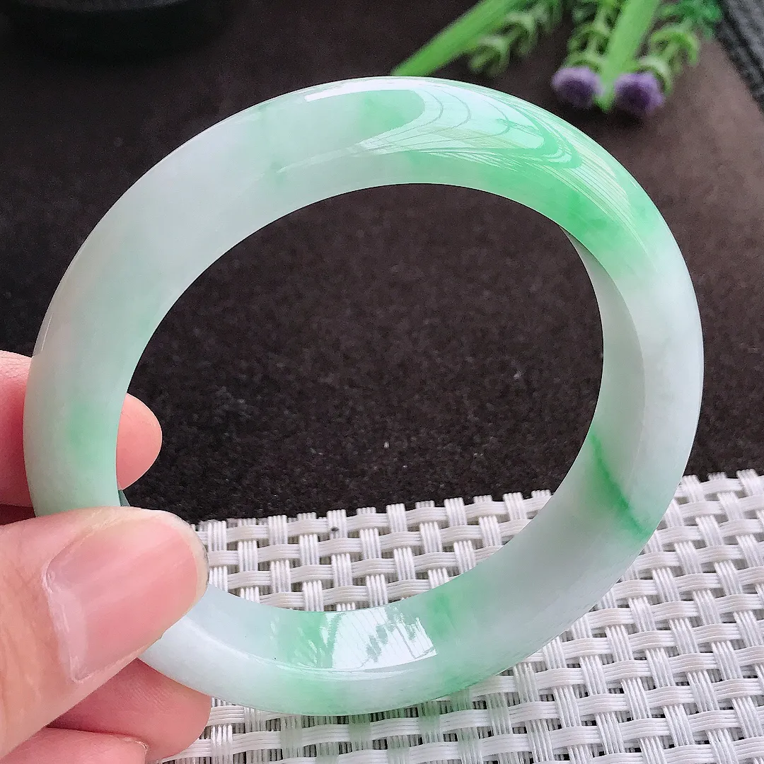 实拍A货翡翠57.5/13.3/9老坑冰润飘绿手镯宽边玉镯子平安镯