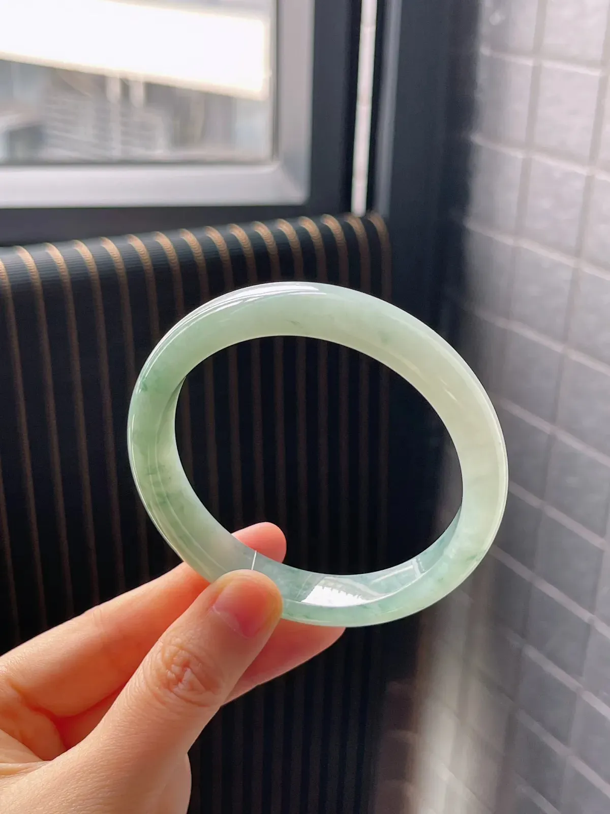 正圈57.7圈口，翡翠冰糯种绿色手镯