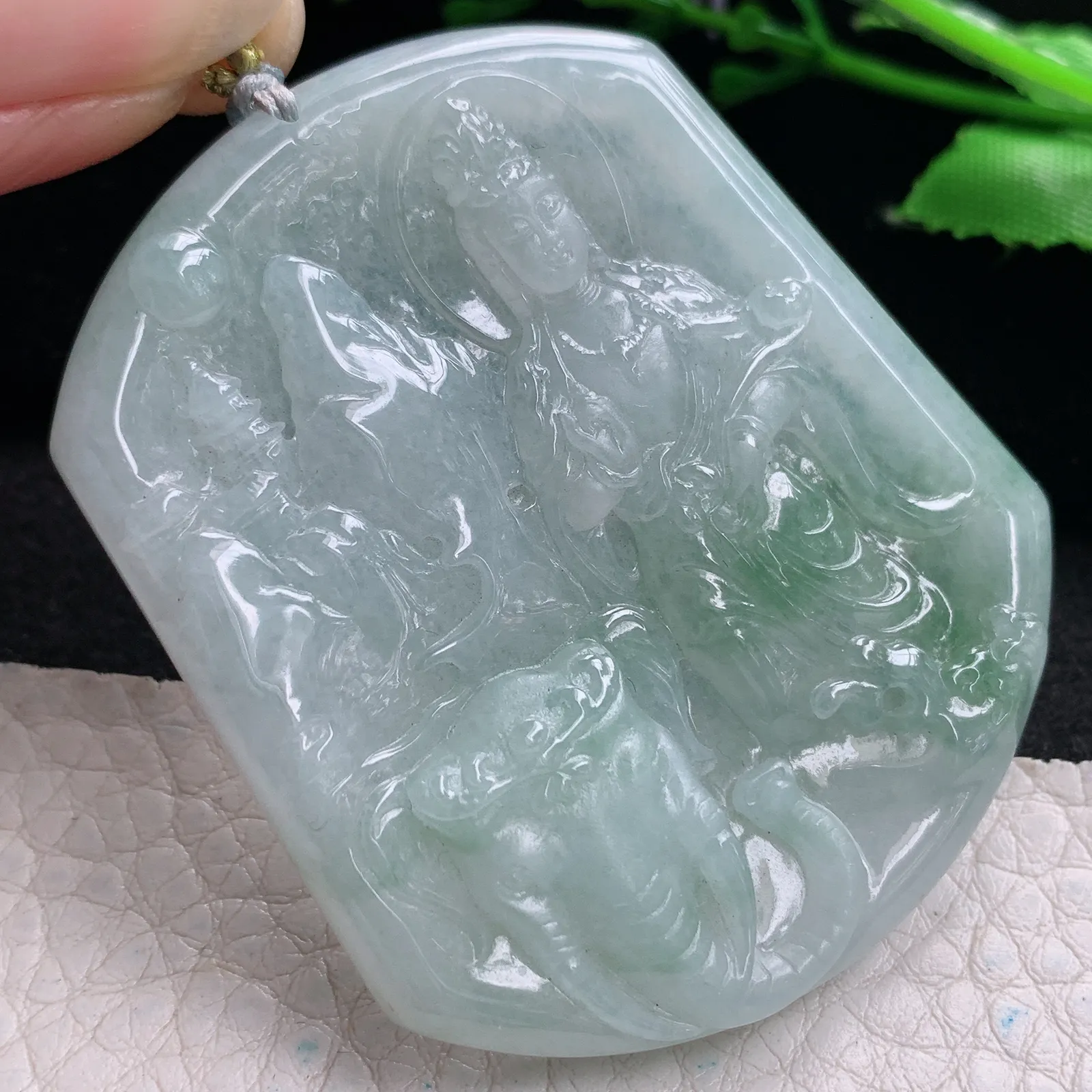 rp实拍53*45*5.8缅甸翡翠精雕冰飘绿花普贤菩萨生肖守护神玉吊坠 玉挂坠