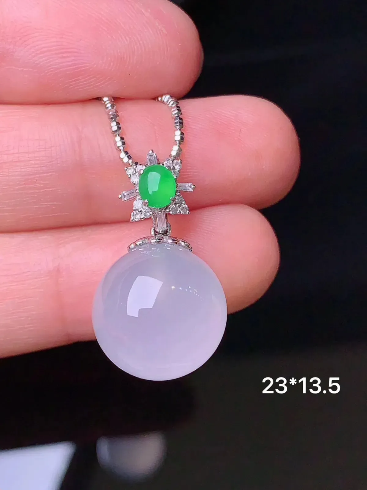 18k金钻镶嵌冰种圆珠吊坠 玉质细腻 色泽艳丽 整体尺寸23*13.5