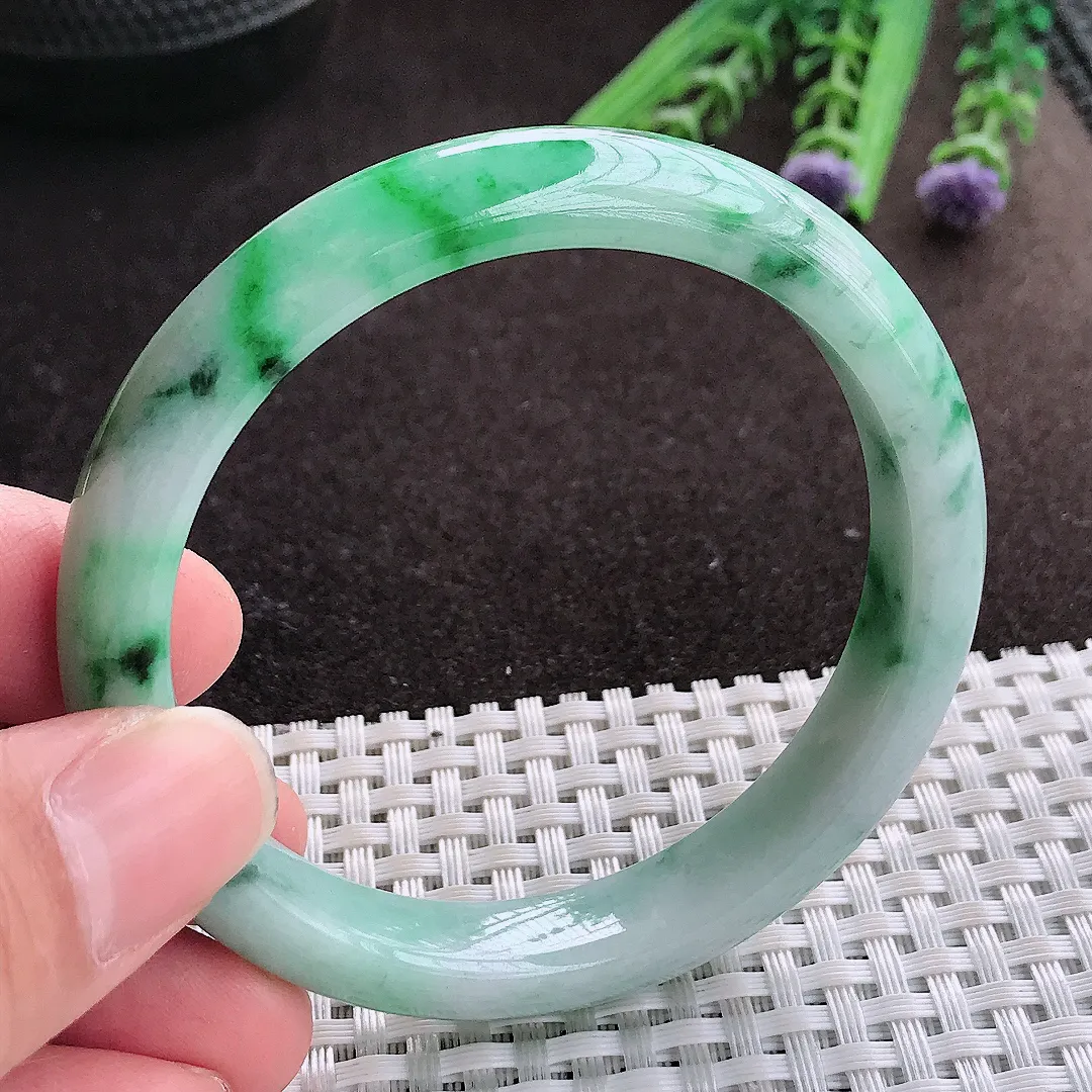 实拍A货翡翠55/10.7/7.6老坑精美温润飘阳绿手镯宽边玉镯子平安镯