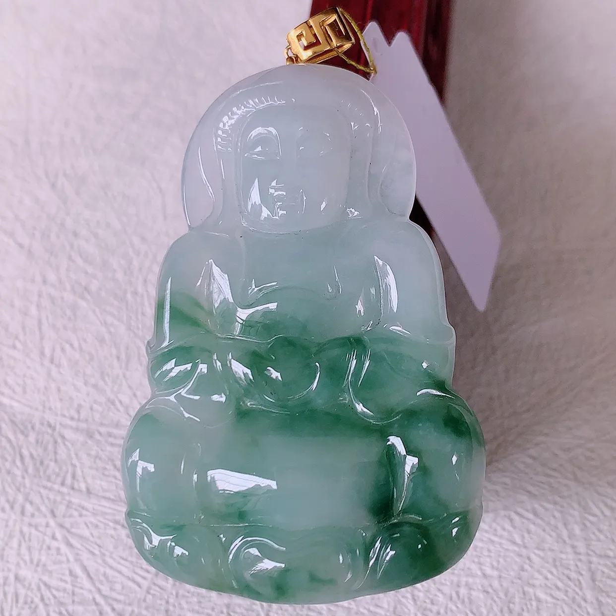 18K金镶嵌冰飘花翡翠观音菩萨吊坠，赐福翡翠观音，观音面相端庄，品相佳，佩戴气质！#35.16整体60裸石52.5*35* 5.5mm