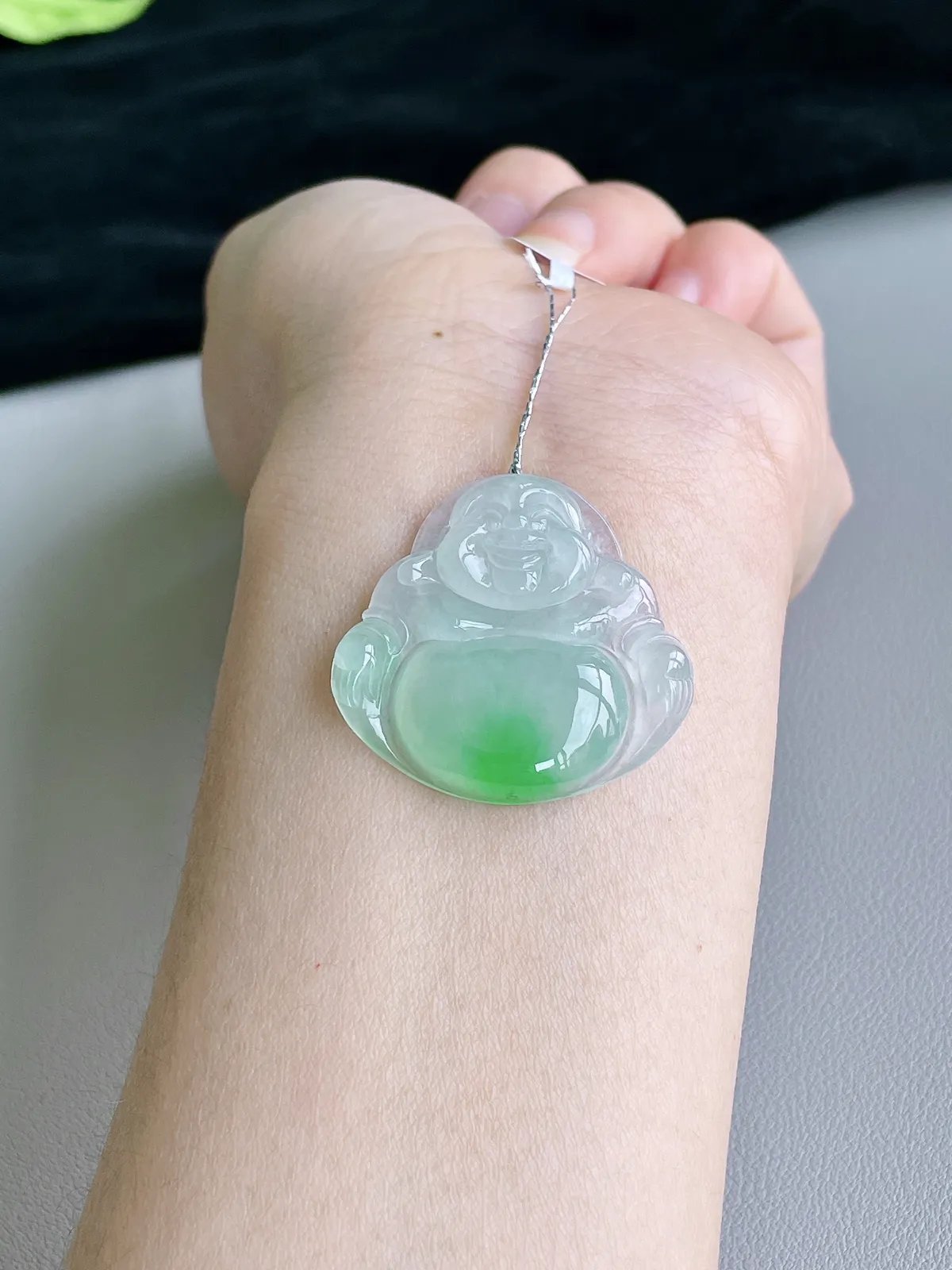 【裸石】高冰飘绿佛公吊坠
【说明】缅料 完美 性价比高  
【尺寸】32.6-34-6.5