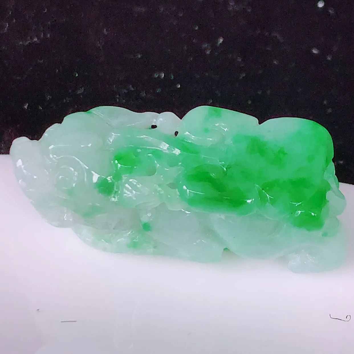 自然光实拍，冰飘绿翡翠招财貔貅吊坠，民间有“一摸貔貅运程旺盛，再摸貔貅财运滚滚三摸貔貅平步青云 ”的美好祝愿。#81.22