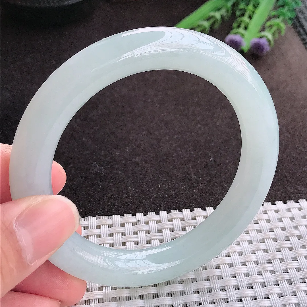 实拍A货翡翠57/10.8老坑冰润起胶冰纯天空蓝圆条手镯翡翠玉镯子平安镯