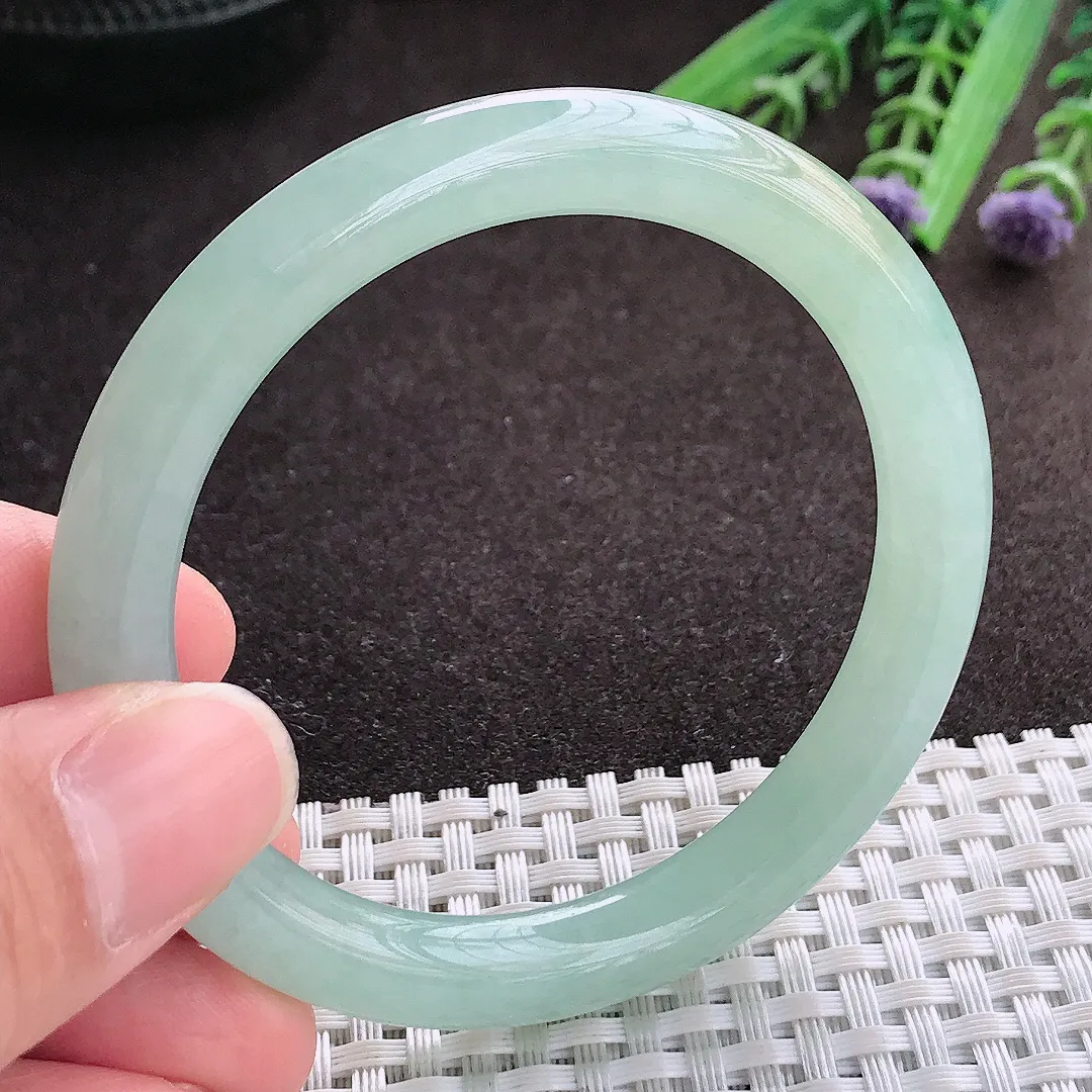 实拍A货翡翠53.5/8.2/8.4老坑冰胶水灵冰晴绿圆条手镯玉镯子平安镯