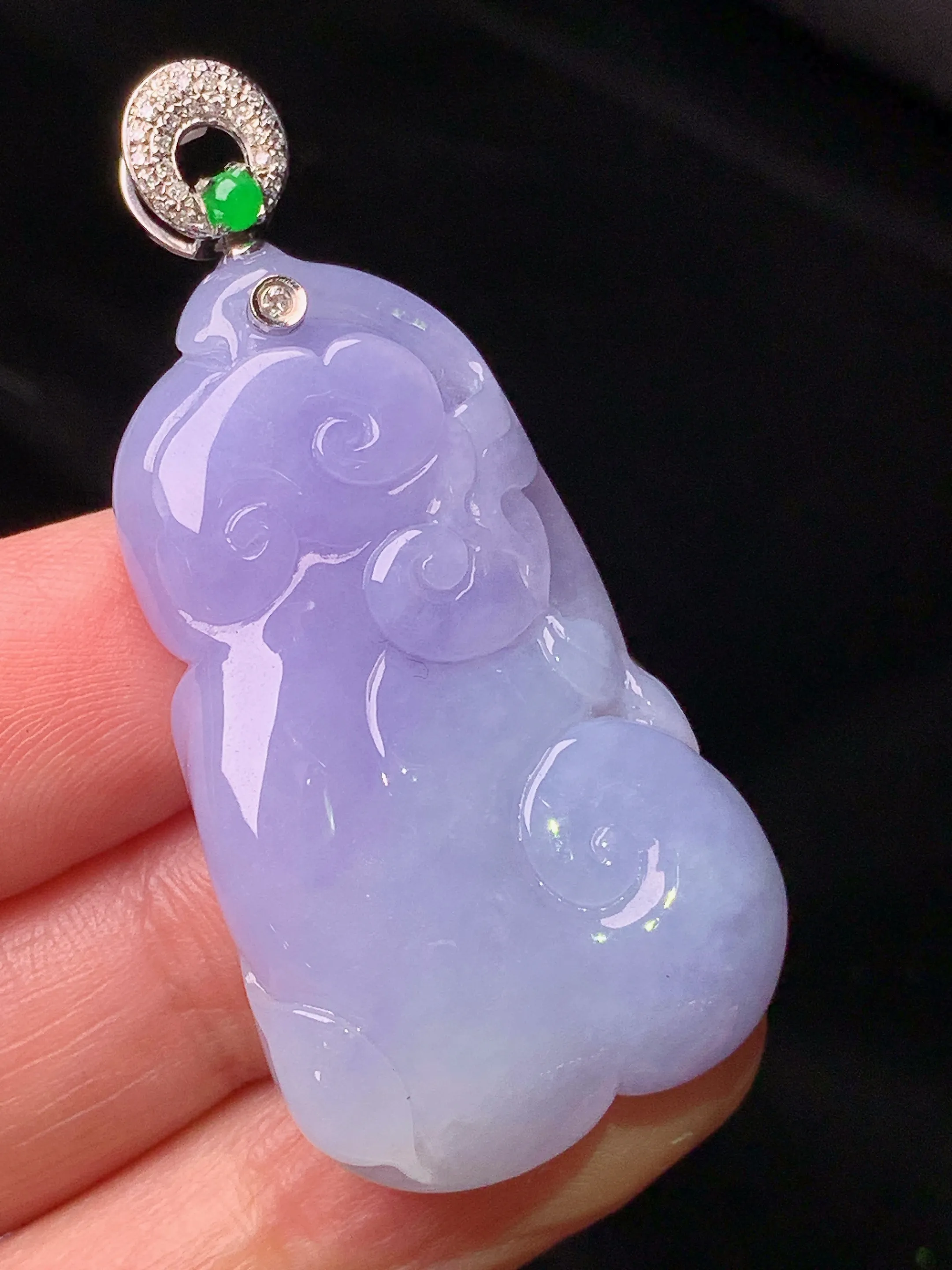 18k金镶嵌紫罗兰如意吊坠 玉质细腻 色泽清新艳丽 整体尺寸48.5*22.7*7