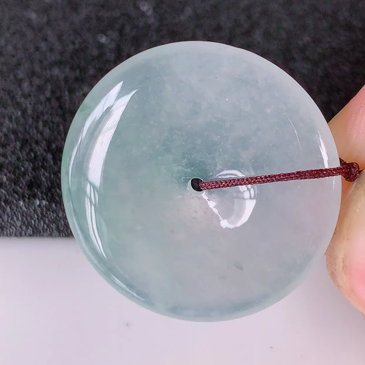 自然光实拍，冰种翡翠平安扣吊坠，平安是福；冰透，很美的料子，佩戴优雅迷人！#41.16