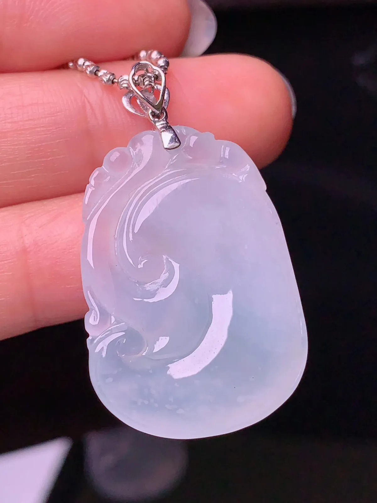 18k金钻镶嵌冰种如意吊坠 玉质细腻 色泽艳丽 整体尺寸38*22*6