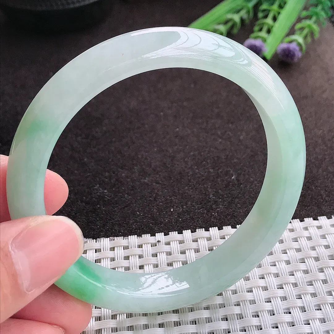 实拍A货翡翠59/11.8/8.2老坑冰润起胶飘阳绿手镯宽边玉镯子平安镯