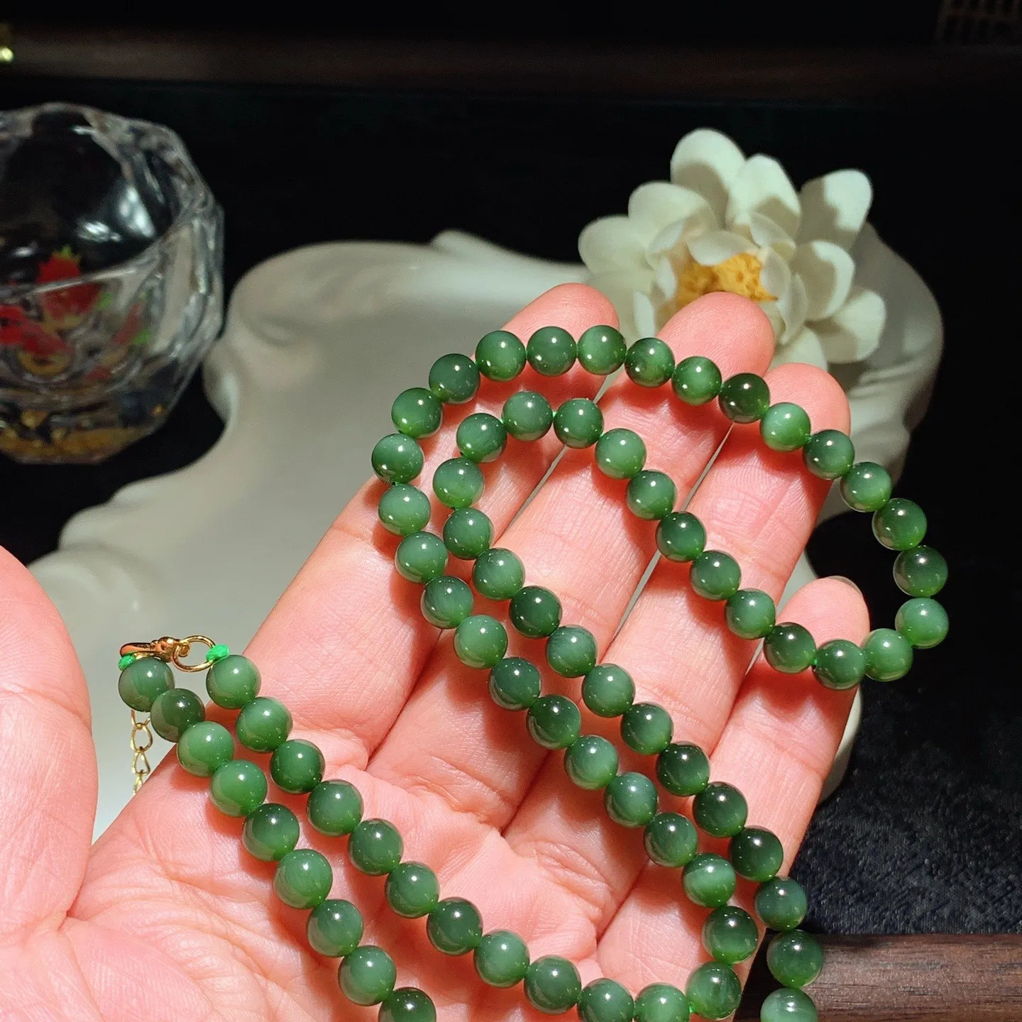 和田玉菠菜绿俄罗斯碧玉猫眼项链 单颗尺寸6！玉质细腻油润。手推出油。佩戴高端典雅。lt260127