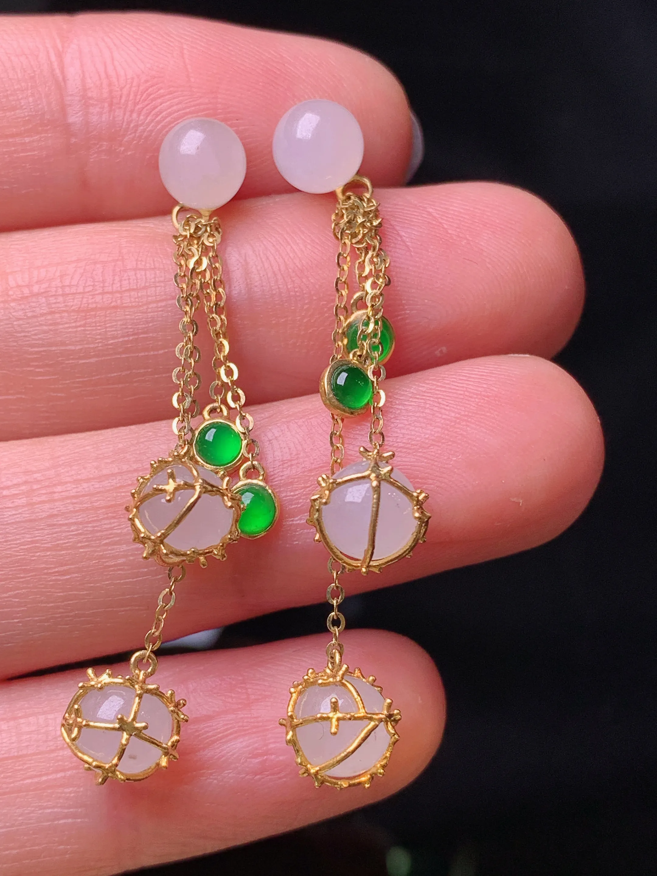 18k金镶嵌冰种圆珠耳坠 玉质细腻 色泽清新艳丽 整体尺寸43.8*6