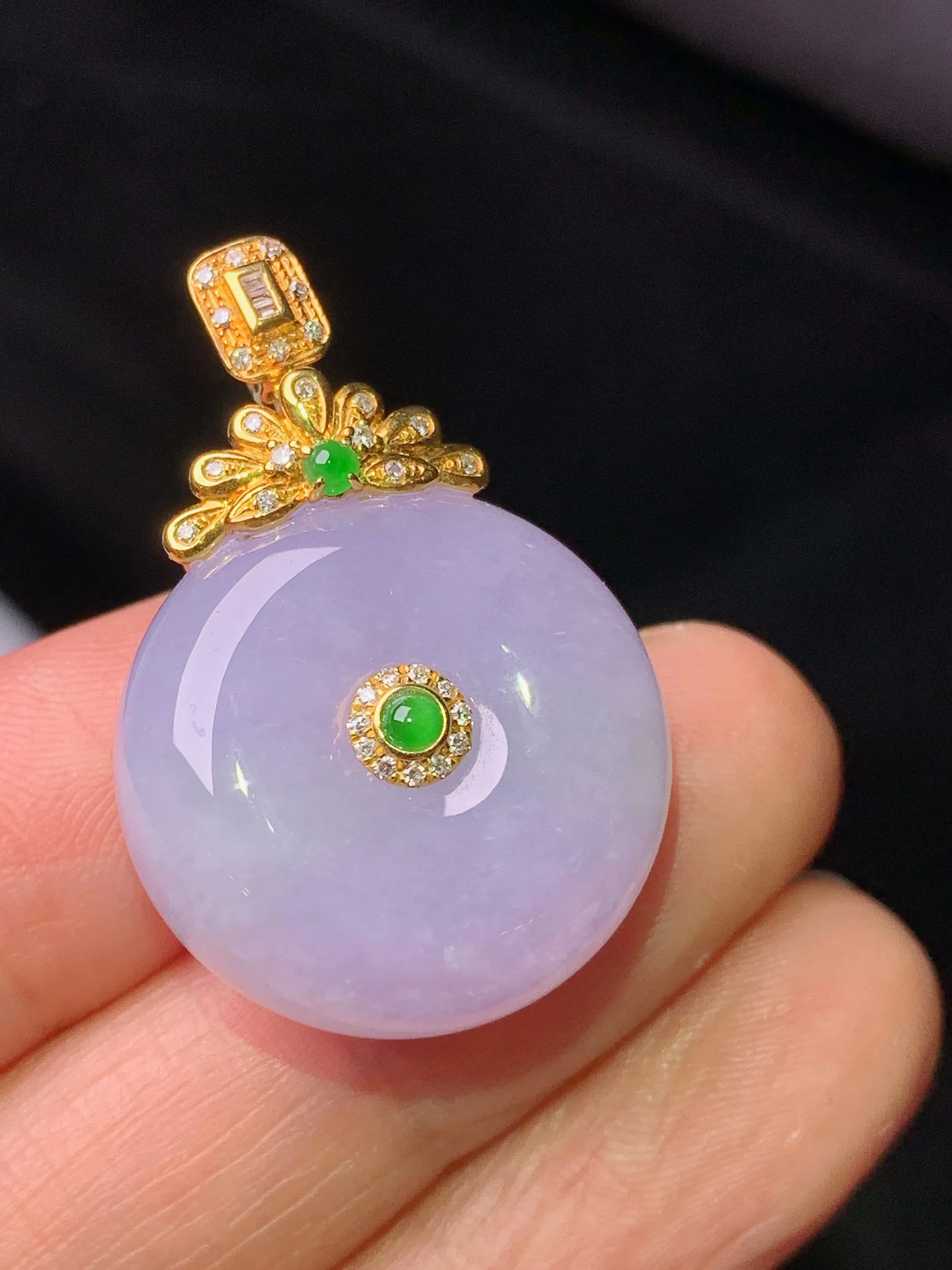 18k金钻镶嵌紫罗兰平安扣吊坠 玉质细腻 色泽清新艳丽 整体尺寸31.2*21*10.3