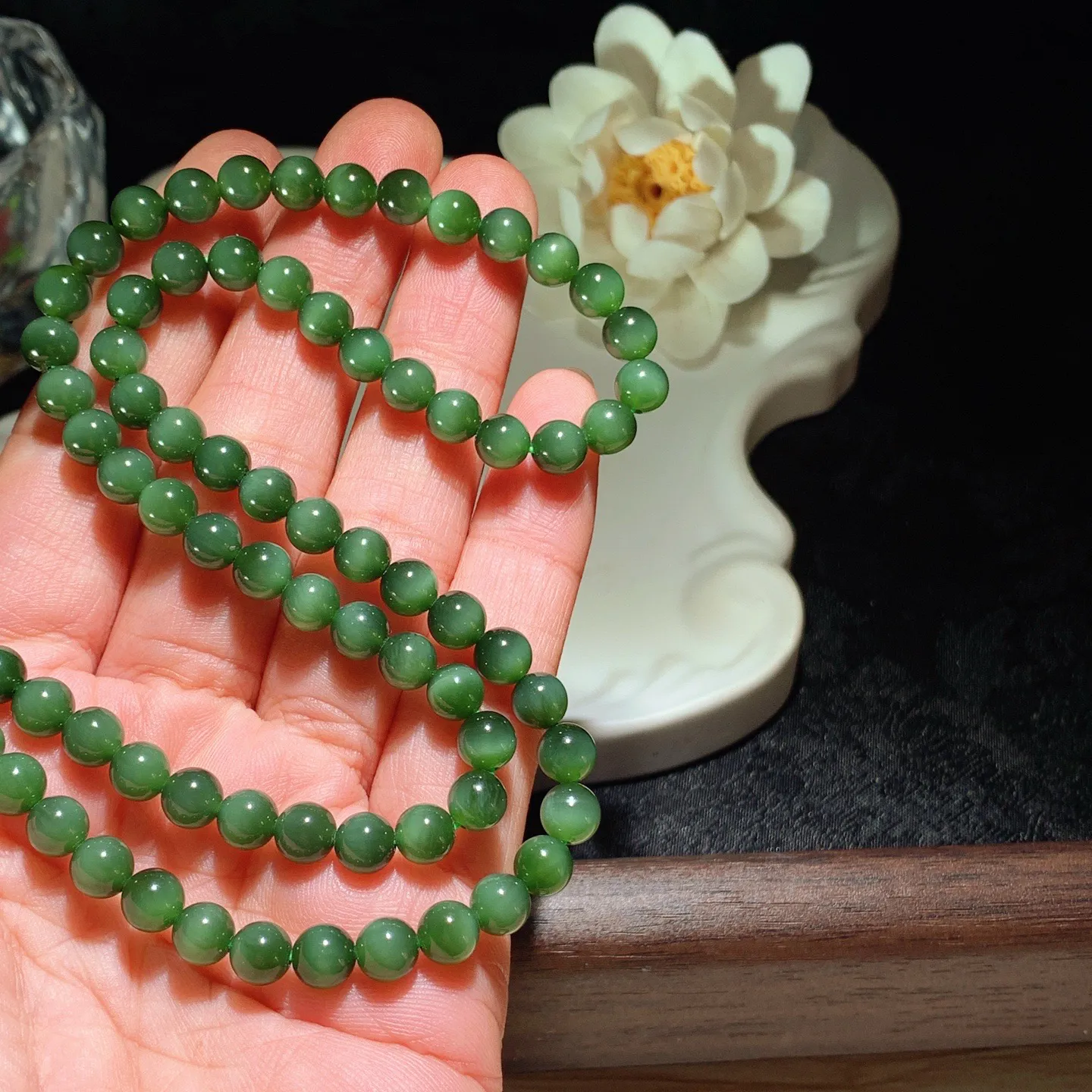 和田玉菠菜绿俄罗斯碧玉猫眼项链 单颗尺寸6！玉质细腻油润。手推出油。佩戴高端典雅。lt260127