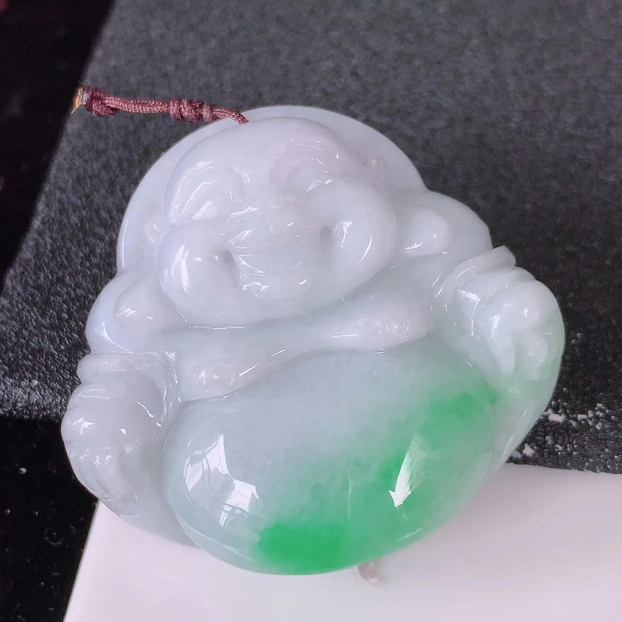 自然光实拍，冰润飘绿翡翠佛公吊坠，笑口常开，佛公在心中，一生平安幸福，佛公翠色迷人， 佩戴佳品！#41.16