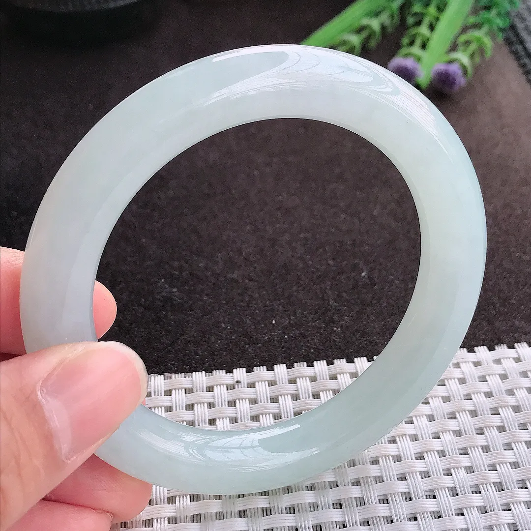 实拍A货翡翠57/10.8老坑冰润起胶冰纯天空蓝圆条手镯翡翠玉镯子平安镯