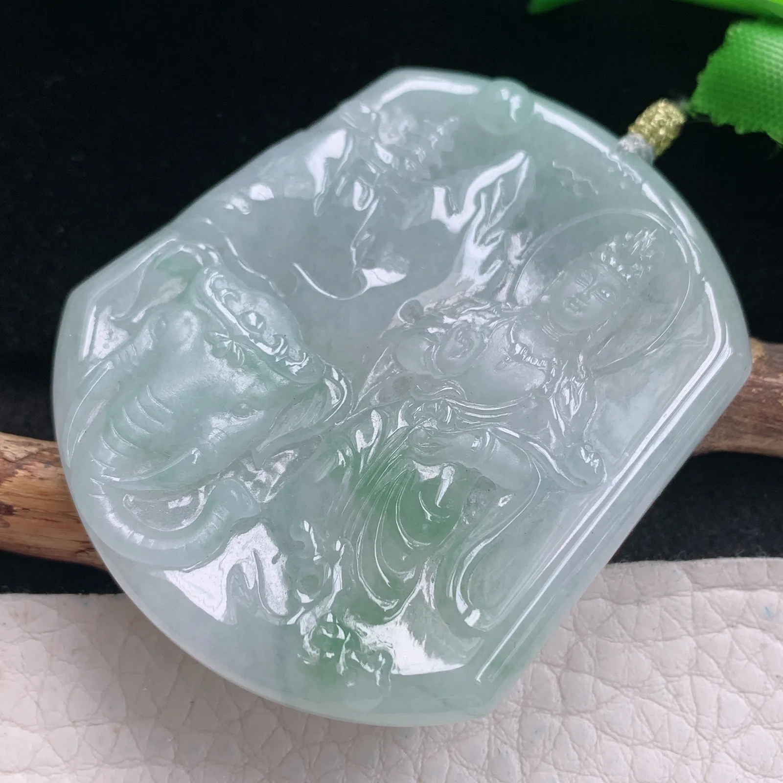 rp实拍53*45*5.8缅甸翡翠精雕冰飘绿花普贤菩萨生肖守护神玉吊坠 玉挂坠