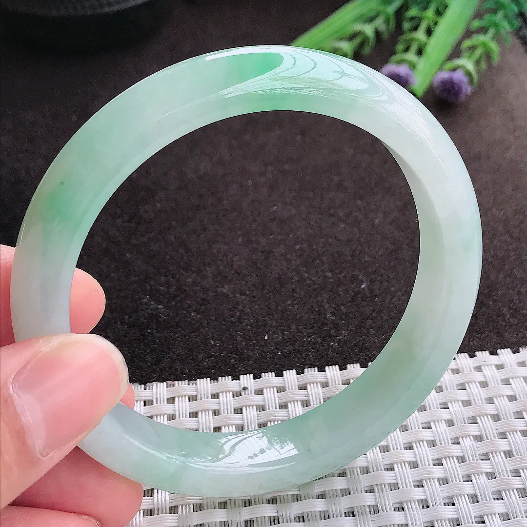 实拍A货翡翠59/11.8/8.2老坑冰润起胶飘阳绿手镯宽边玉镯子平安镯