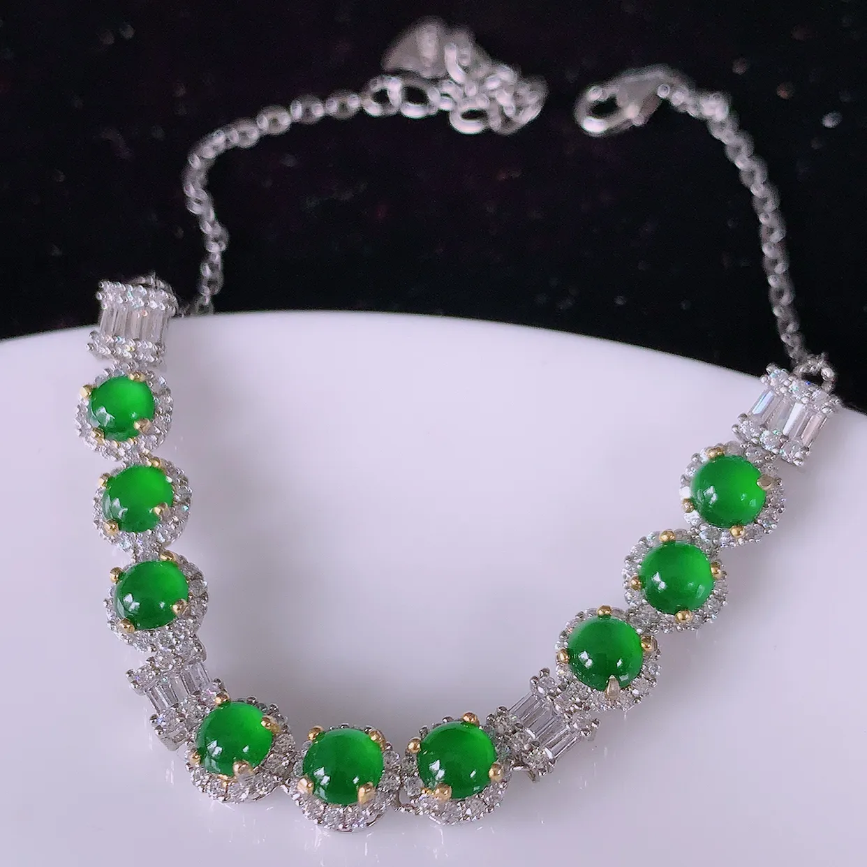 冰透满绿翡翠925银镶嵌手链，自然光实拍，翠色灵动，颜色漂亮，种老水足，品相佳，佩戴佳品！#97.1