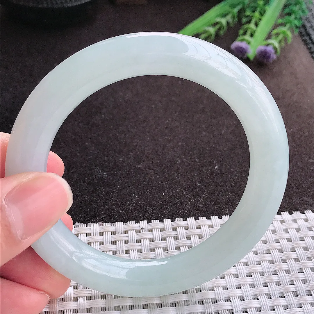 实拍A货翡翠57/10.8老坑冰润起胶冰纯天空蓝圆条手镯翡翠玉镯子平安镯