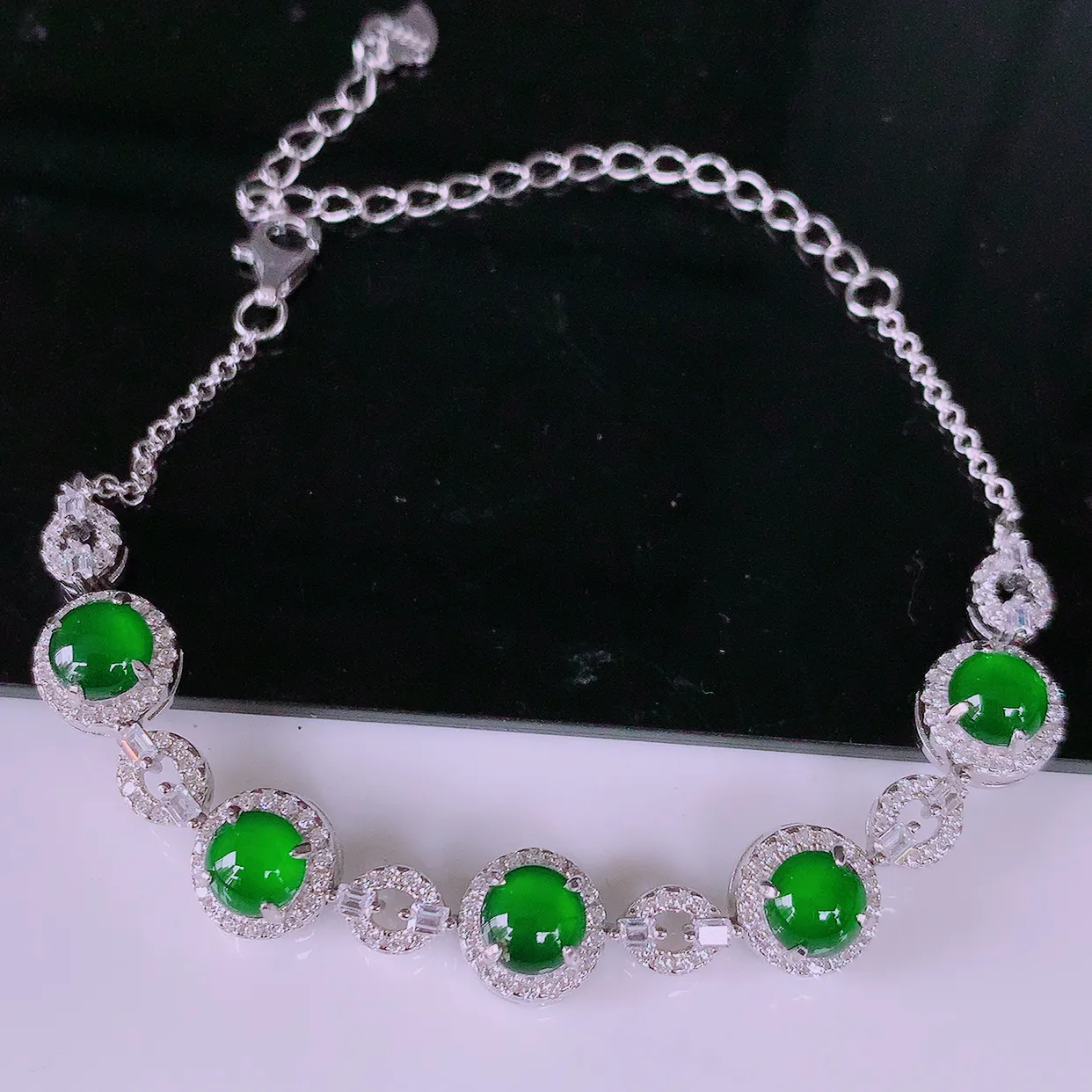 冰透满绿翡翠925银镶嵌手链，自然光实拍，翠色灵动，颜色漂亮，种老水足，品相 佳，佩戴佳品！#97.