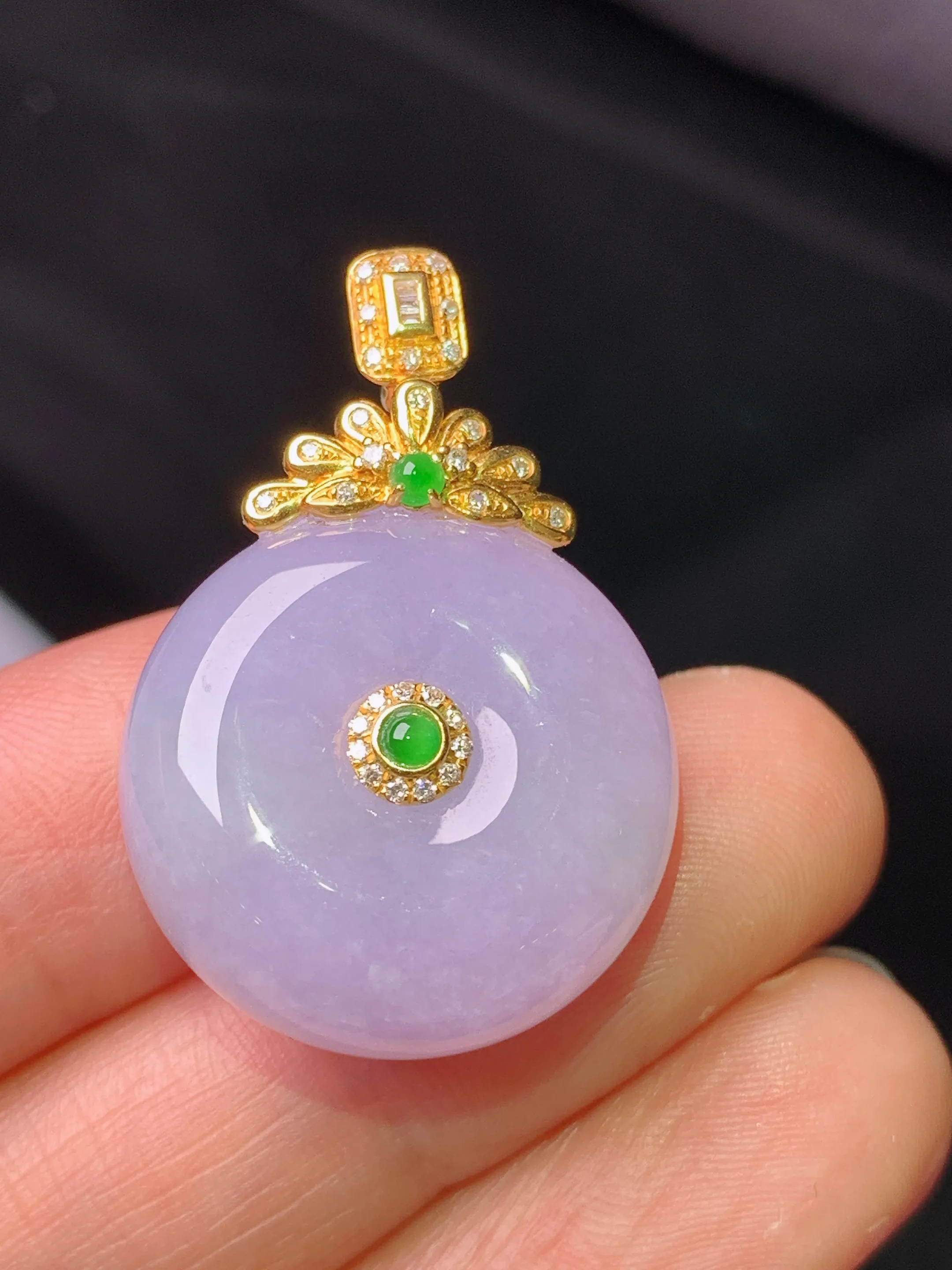 18k金钻镶嵌紫罗兰平安扣吊坠 玉质细腻 色泽清新艳丽 整体尺寸31.2*21*10.3