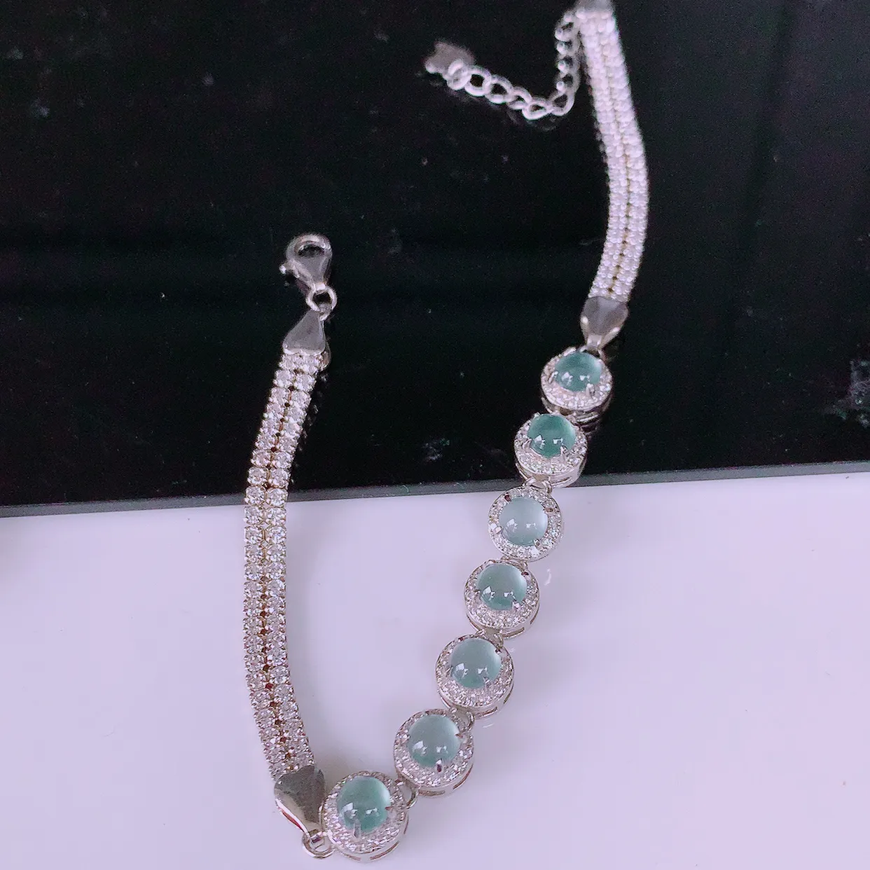 冰透满绿翡翠925银镶嵌手链，自然光实拍，翠色灵动，颜色漂亮，种老水足，品相佳，佩戴佳品！#97.22取一整体6.5*6.5*5.5裸石 4-4