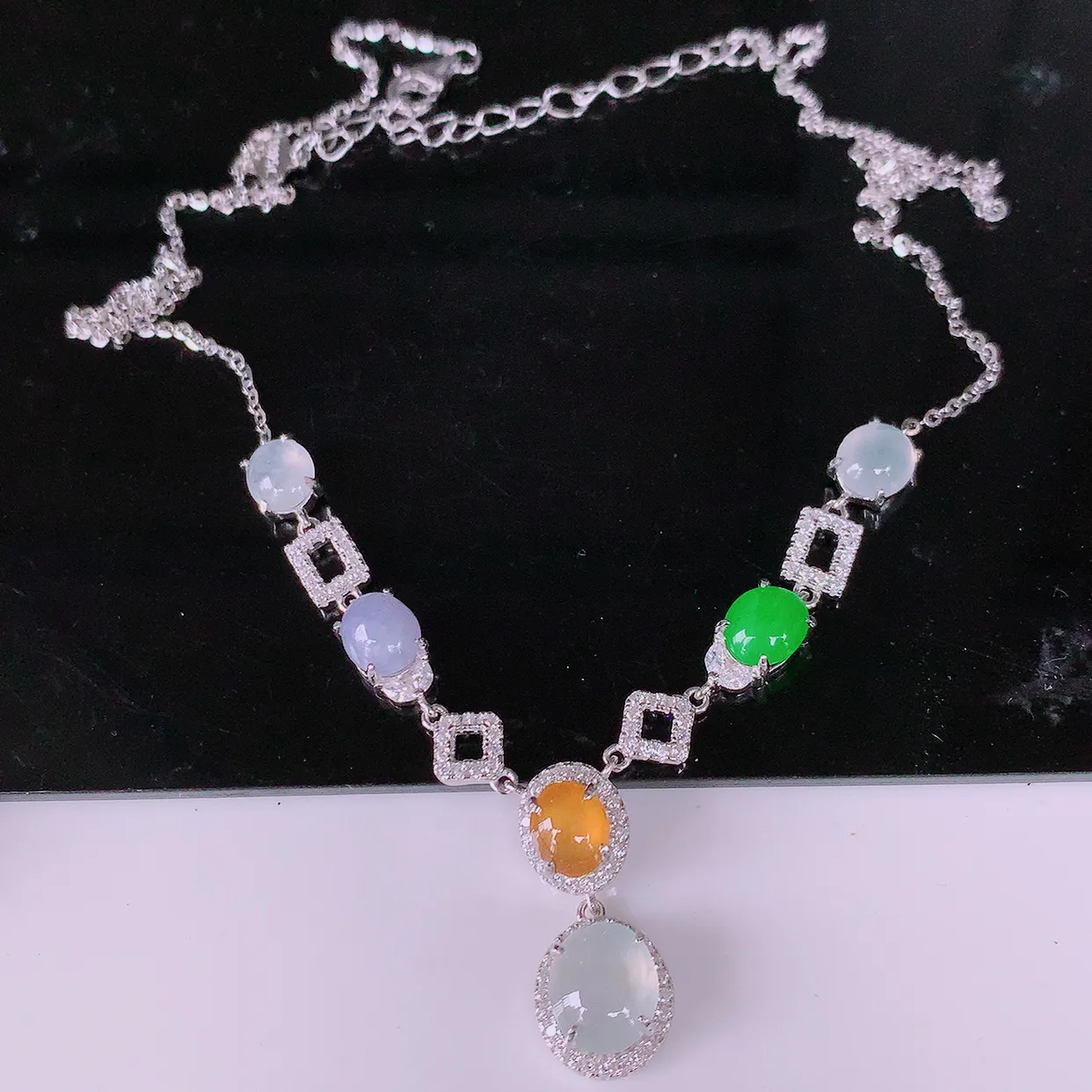 冰透多彩翡翠925银镶嵌项链，自然光实拍，翠色灵动，颜色漂亮，种老水足，品相佳，佩戴佳品！#97.22取一整体10.5*9.5*5.5  裸石8*6.5