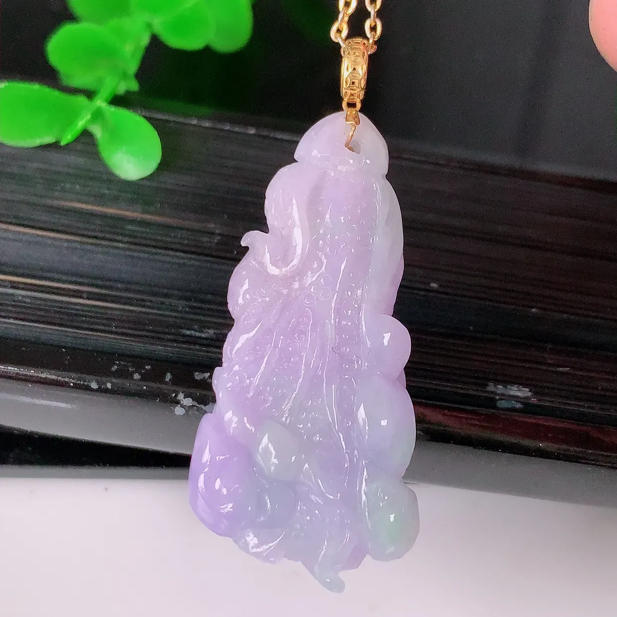 18K金镶嵌紫罗兰翡翠招百财白菜吊坠，百财聚来，财源滚滚，色泽鲜艳，精工水润的白菜， 性价比高！#1