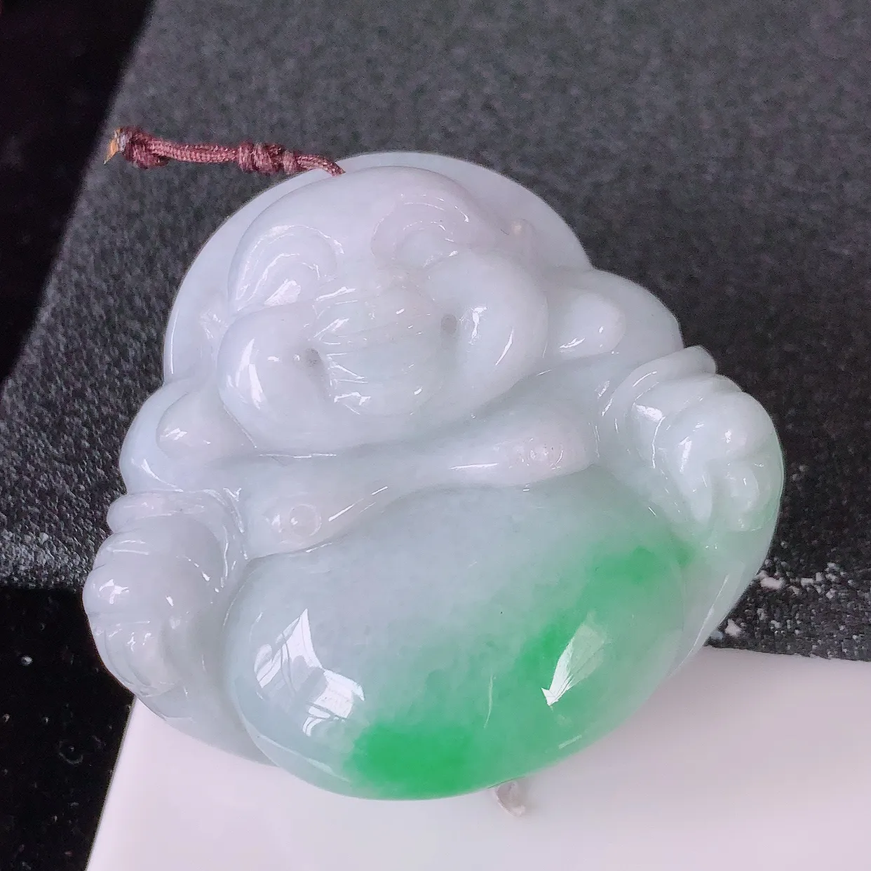 自然光实拍，冰润飘绿翡翠佛公吊坠，笑口常开，佛公在心中，一生平安幸福，佛公翠色迷人， 佩戴佳品！#41.16