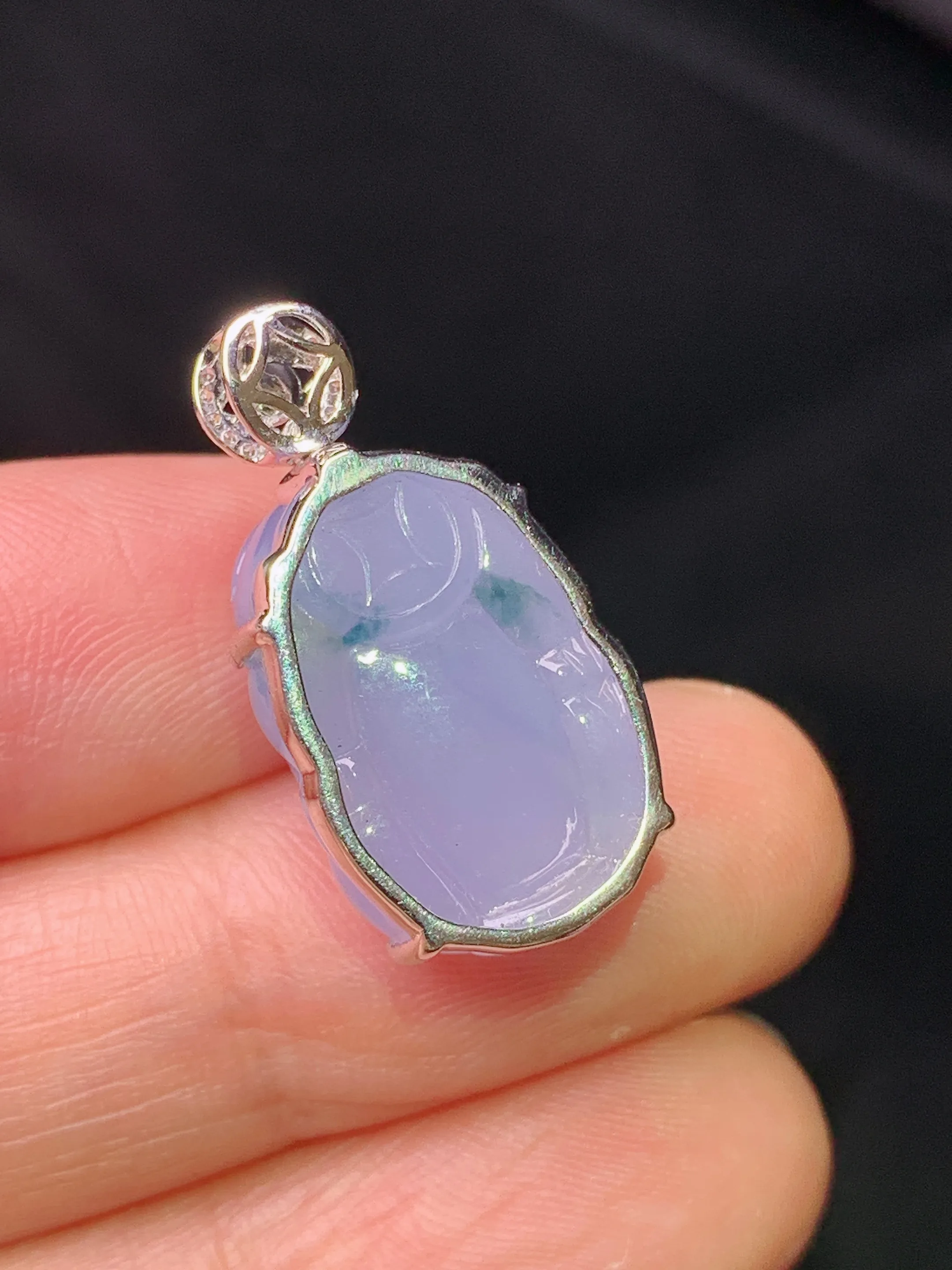 18k金钻镶嵌紫罗兰貔貅吊坠 玉质细腻 色泽清新艳丽 整体尺寸24.7*12.5*11.5