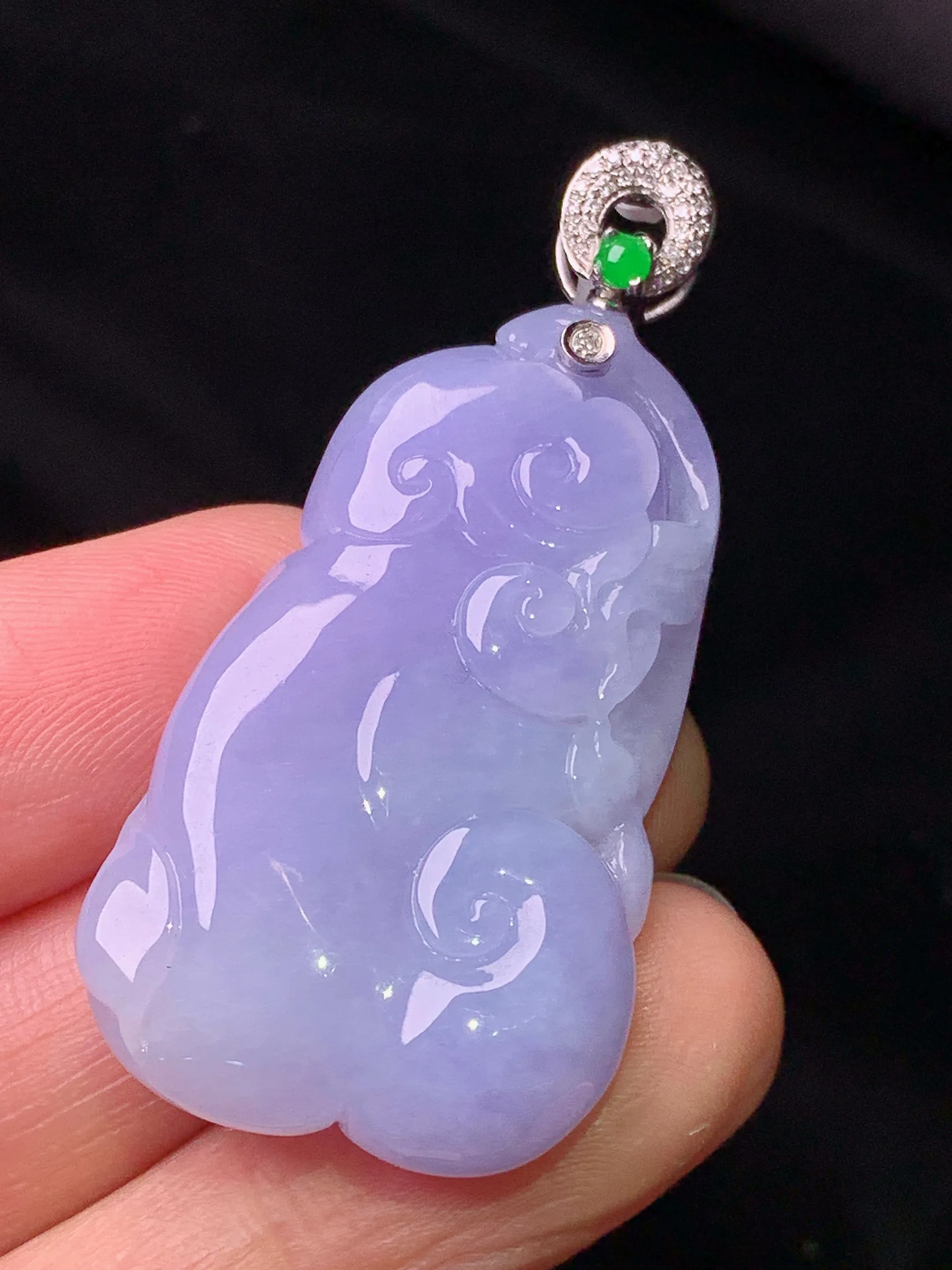 18k金镶嵌紫罗兰如意吊坠 玉质细腻 色泽清新艳丽 整体尺寸48.5*22.7*7