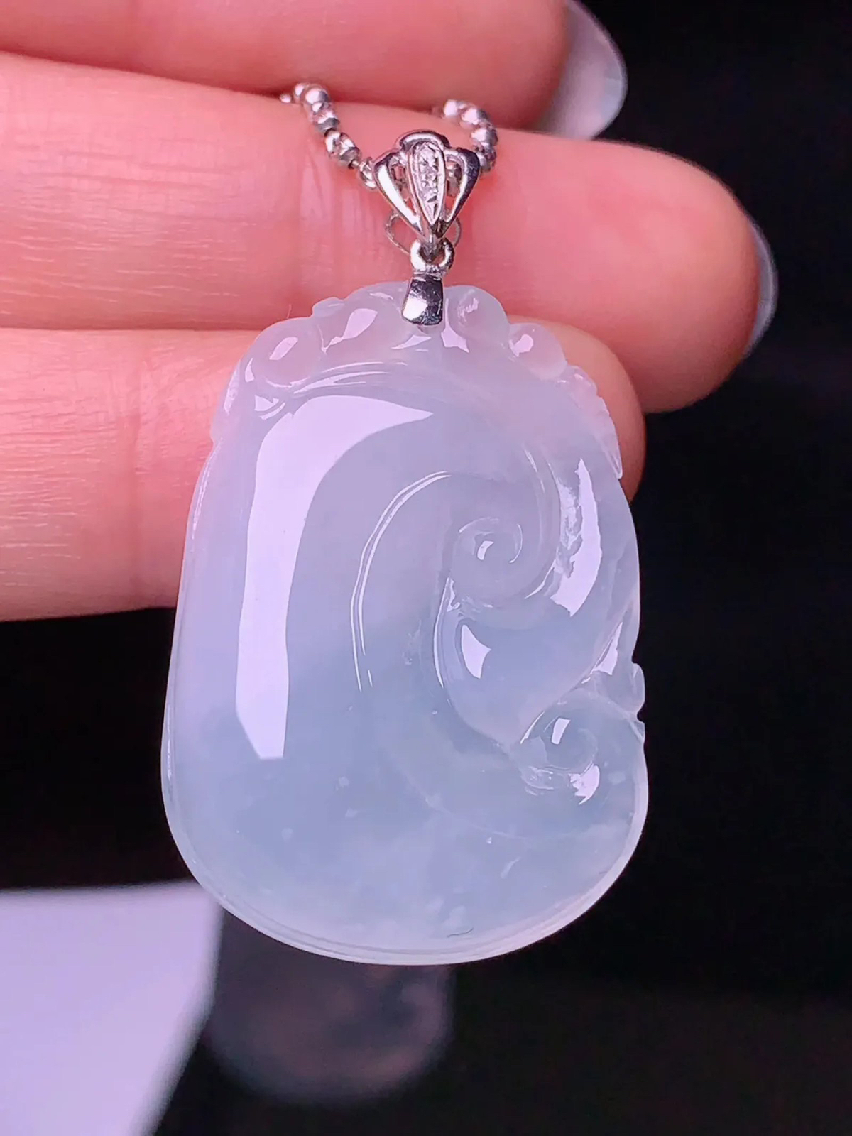 18k金钻镶嵌冰种如意吊坠 玉质细腻 色泽艳丽 整体尺寸38*22*6