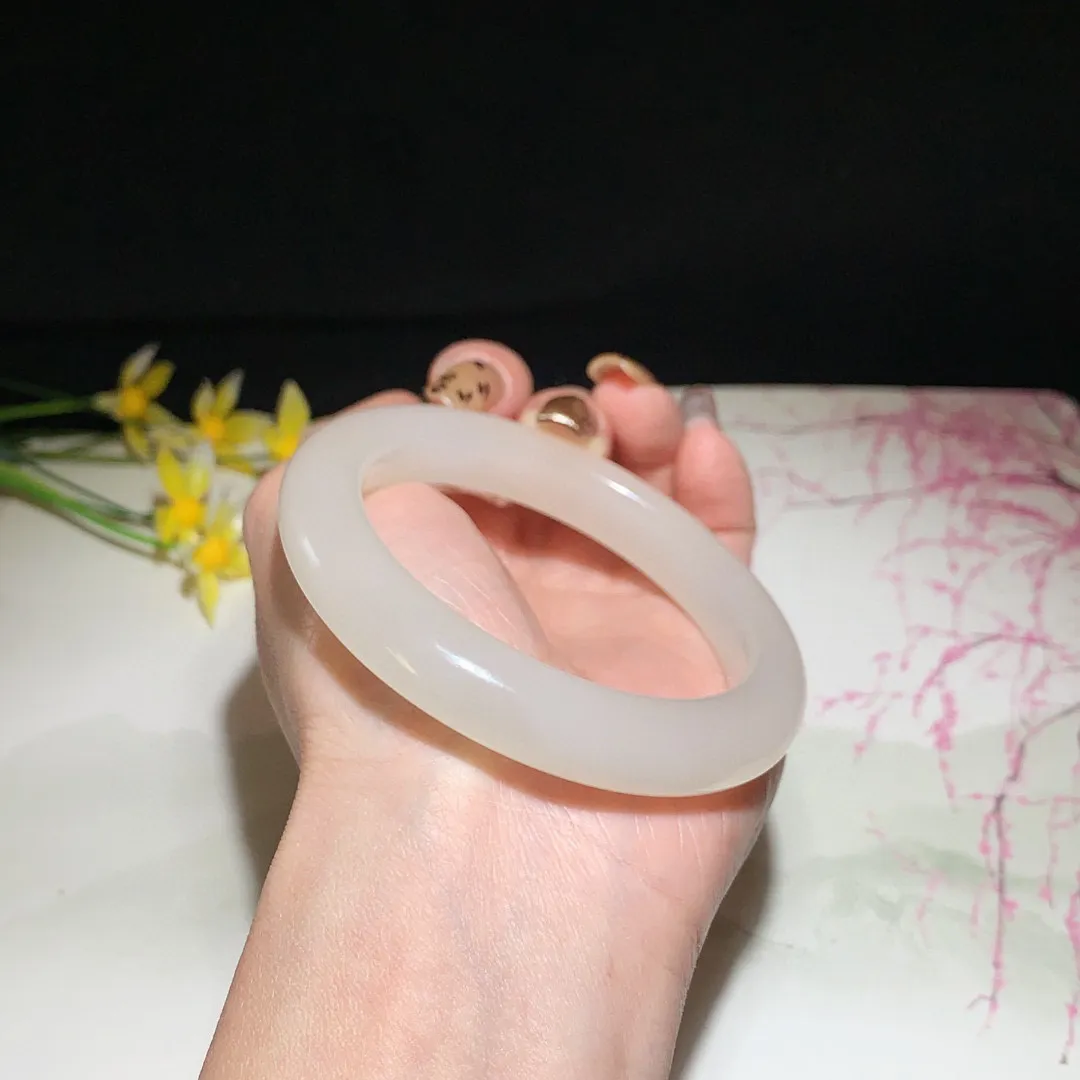 和田玉55.7圈口藕粉色手镯！玉质细腻油润 底色纯净 无裂无杂 脂粉好，品质好！