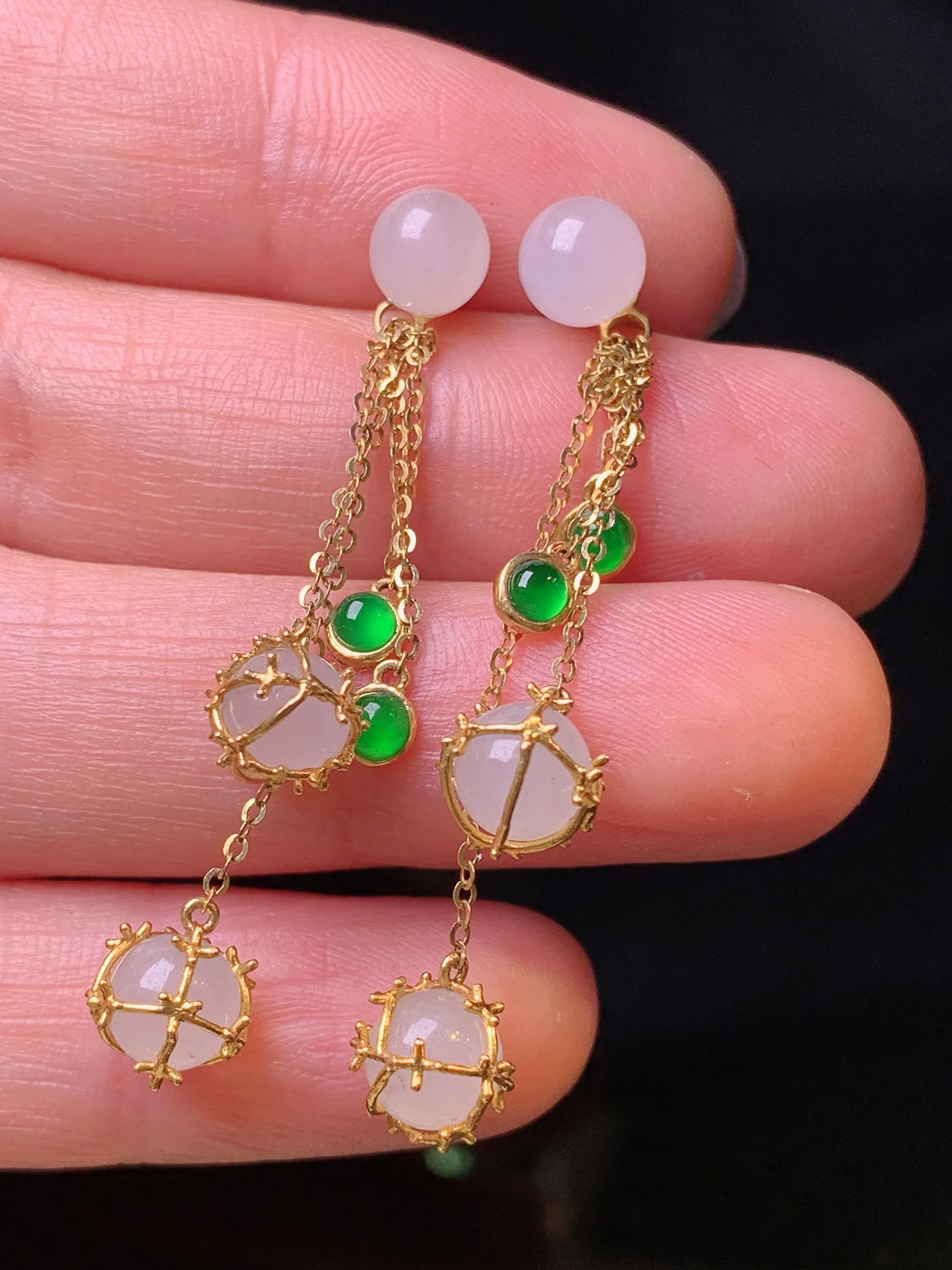 18k金镶嵌冰种圆珠耳坠 玉质细腻 色泽清新艳丽 整体尺寸43.8*6