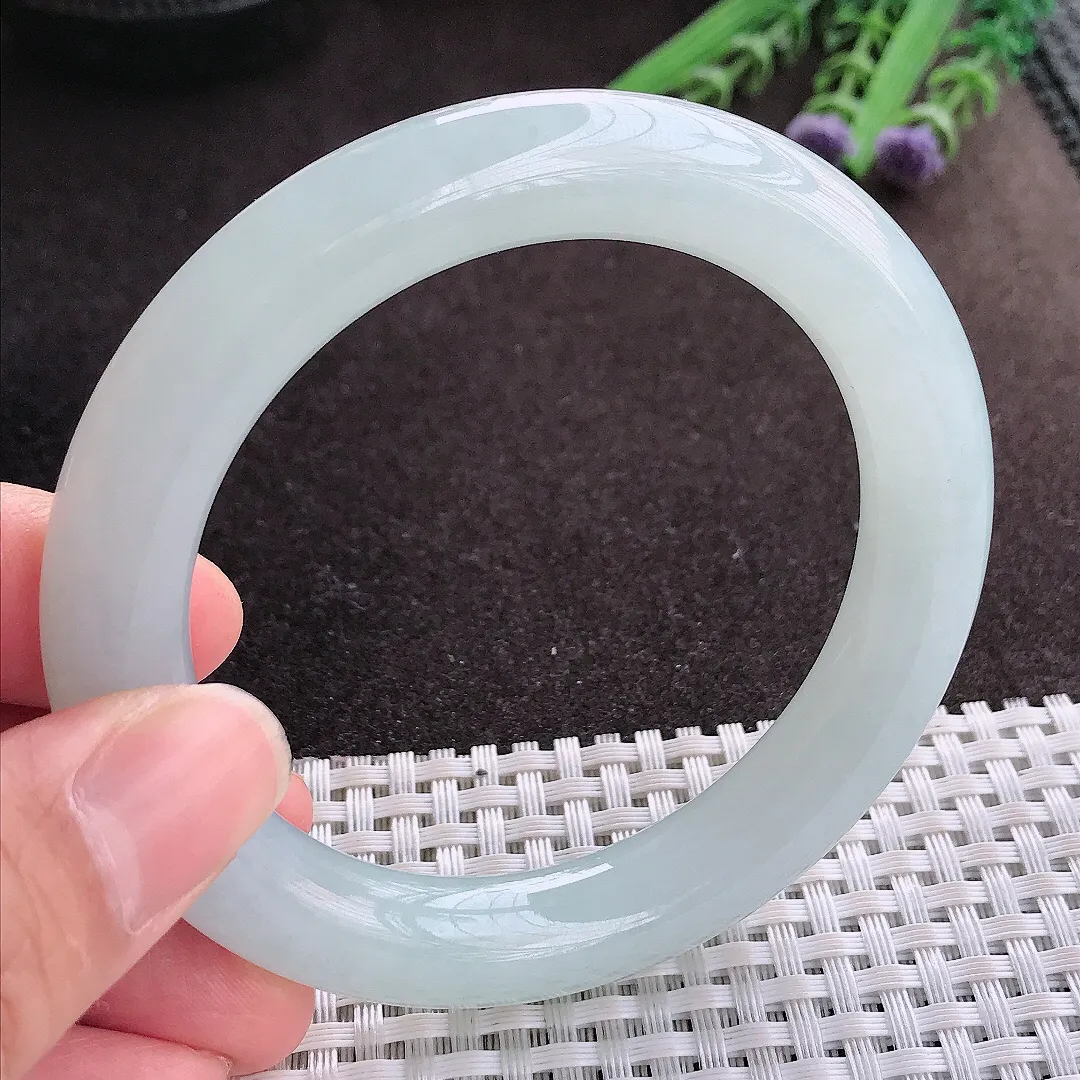 实拍A货翡翠57/10.8老坑冰润起胶冰纯天空蓝圆条手镯翡翠玉镯子平安镯