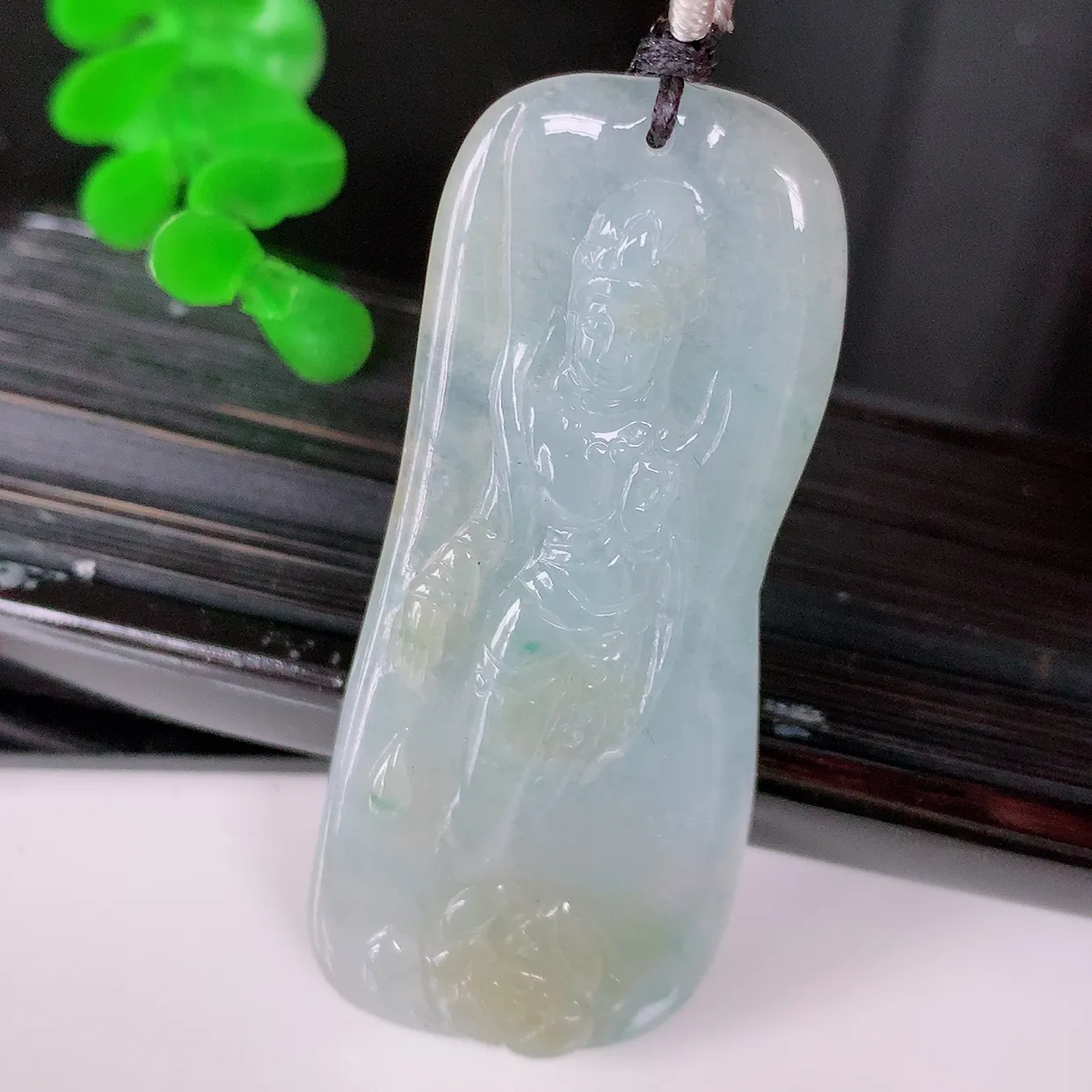 自然光实拍，冰种黄加绿翡翠观音菩萨吊坠，赐福观音，玉润通透， 慈祥端庄！#1.22