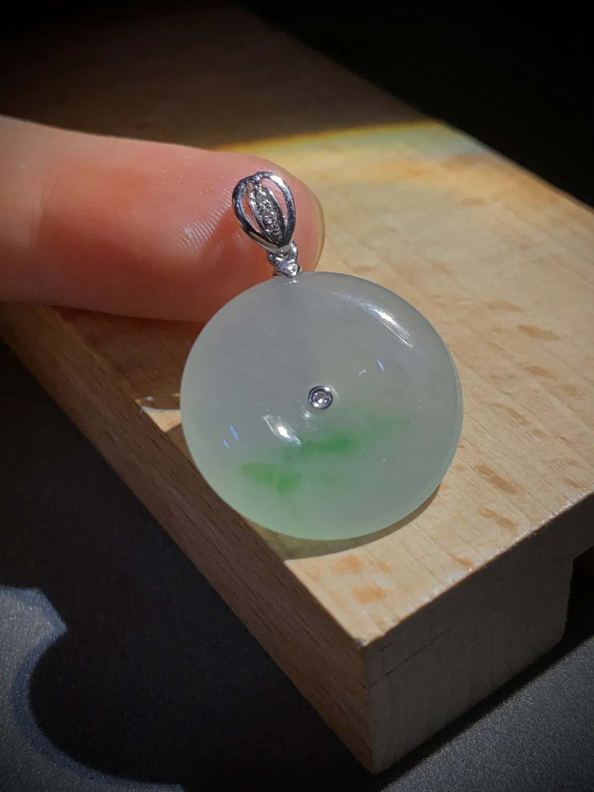 飘花平安扣子，裸石21.5-4.8mm，4.7g，
18K金，南非钻，