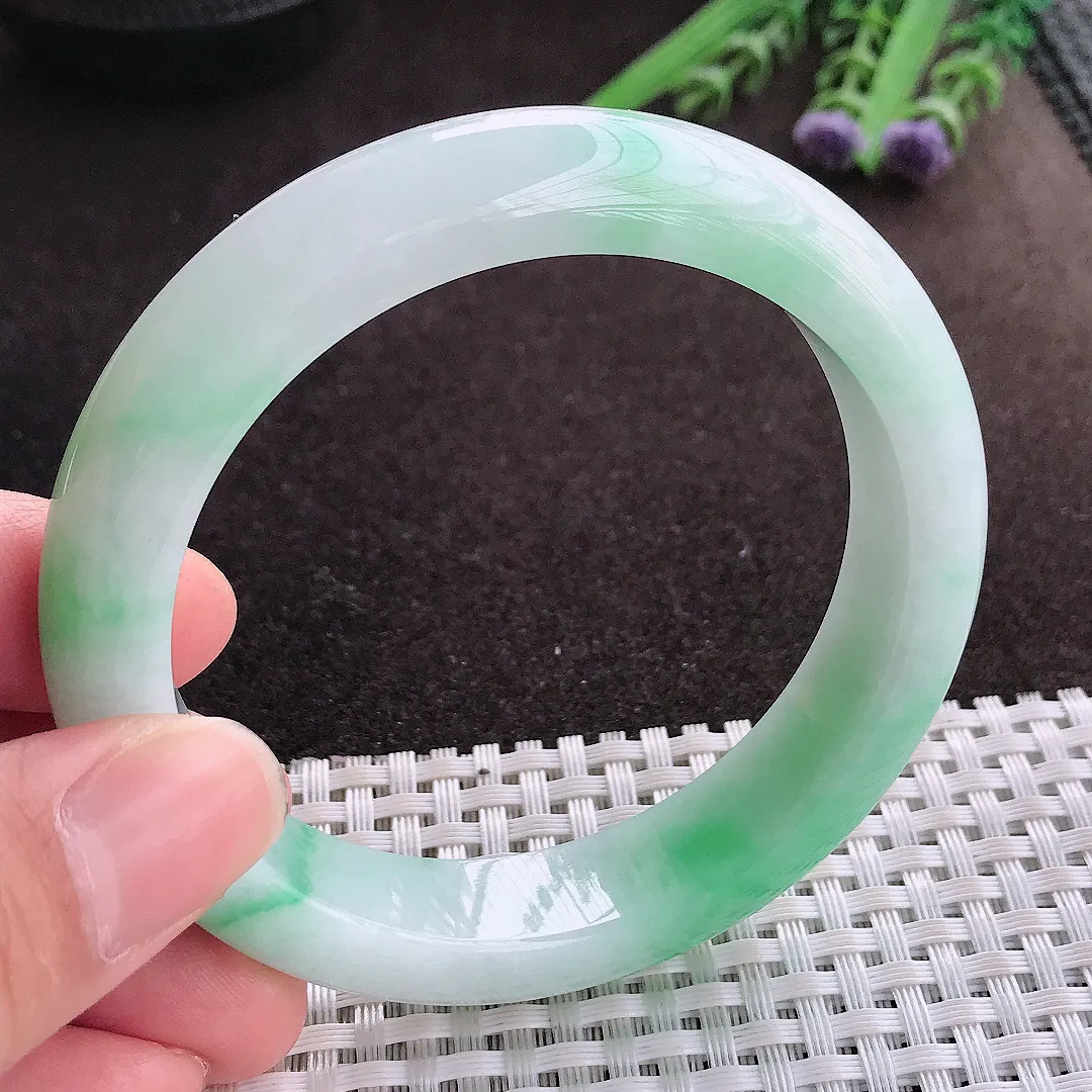 实拍A货翡翠57.5/13.3/9老坑冰润飘绿手镯宽边玉镯子平安镯