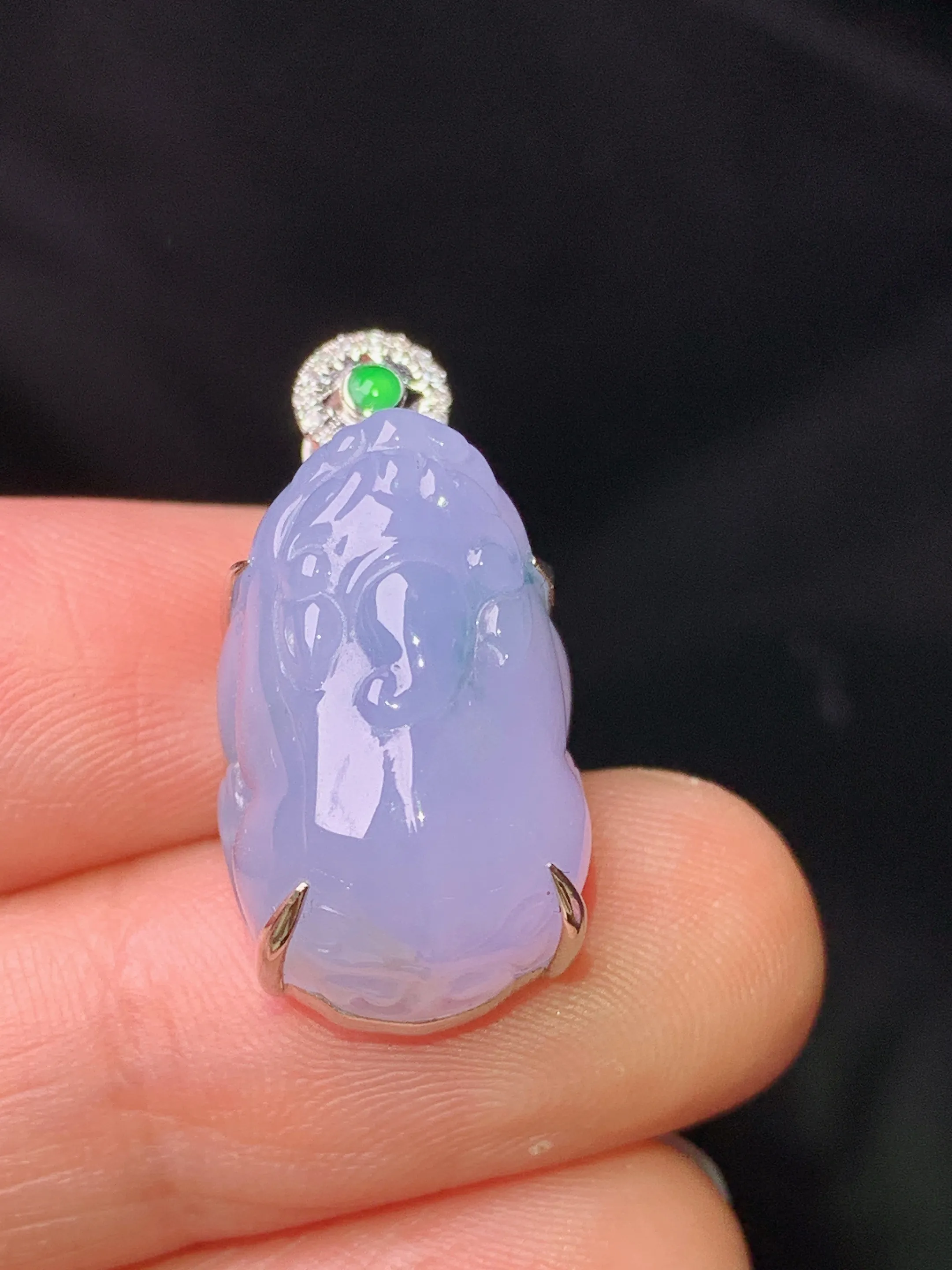 18k金钻镶嵌紫罗兰貔貅吊坠 玉质细腻 色泽清新艳丽 整体尺寸24.7*12.5*11.5