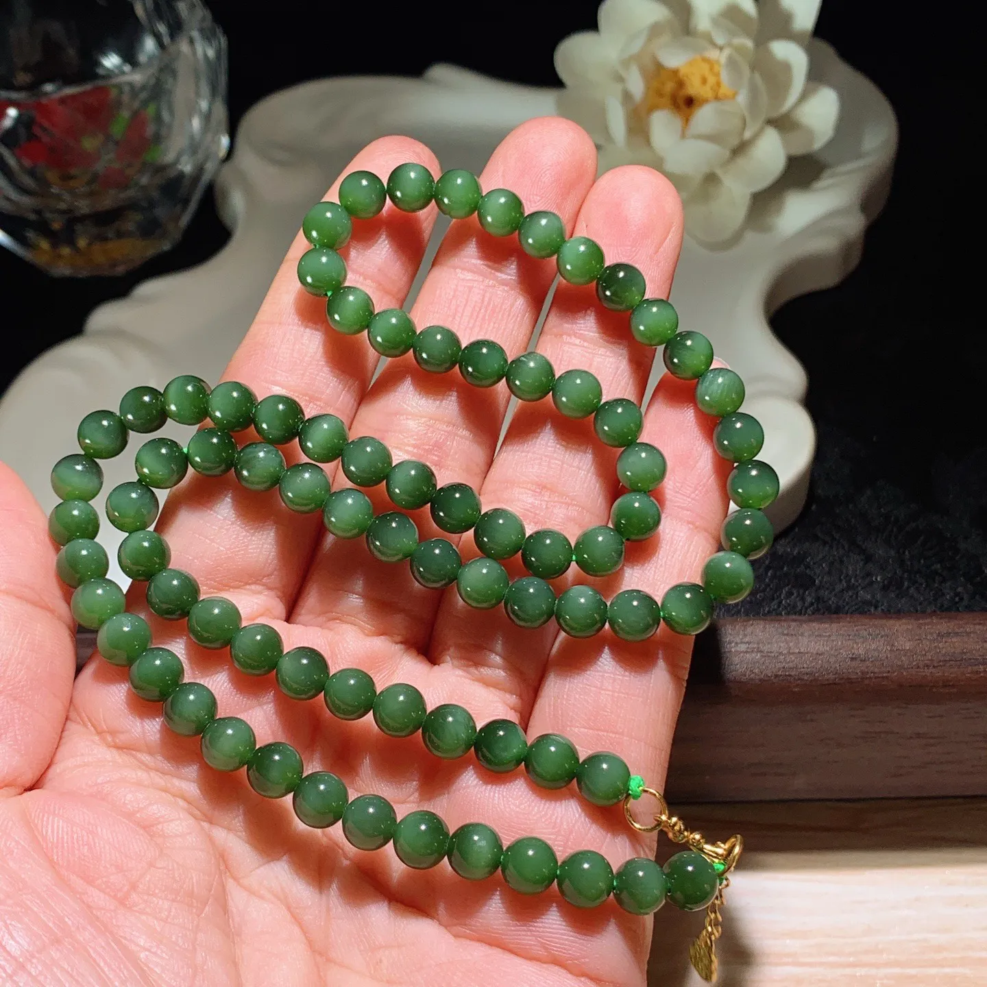 和田玉菠菜绿俄罗斯碧玉猫眼项链 单颗尺寸6！玉质细腻油润。手推出油。佩戴高端典雅。lt260127