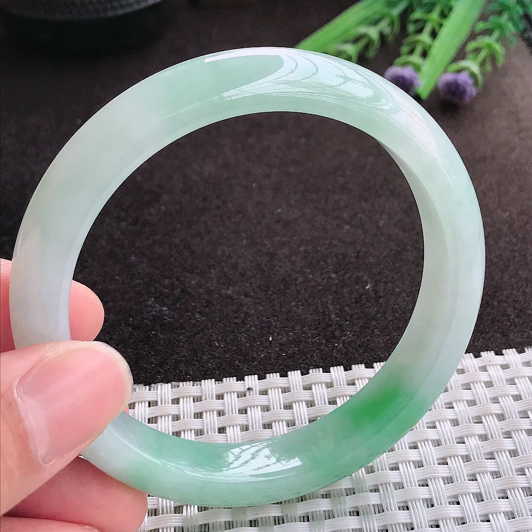 实拍A货翡翠59/11.8/8.2老坑冰润起胶飘阳绿手镯宽边玉镯子平安镯