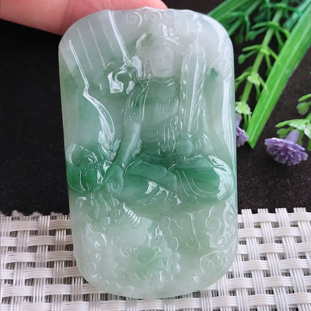 实拍A货翡翠65/40.5/5.4老坑冰润起胶飘花文殊菩萨吊坠翡翠玉牌挂件