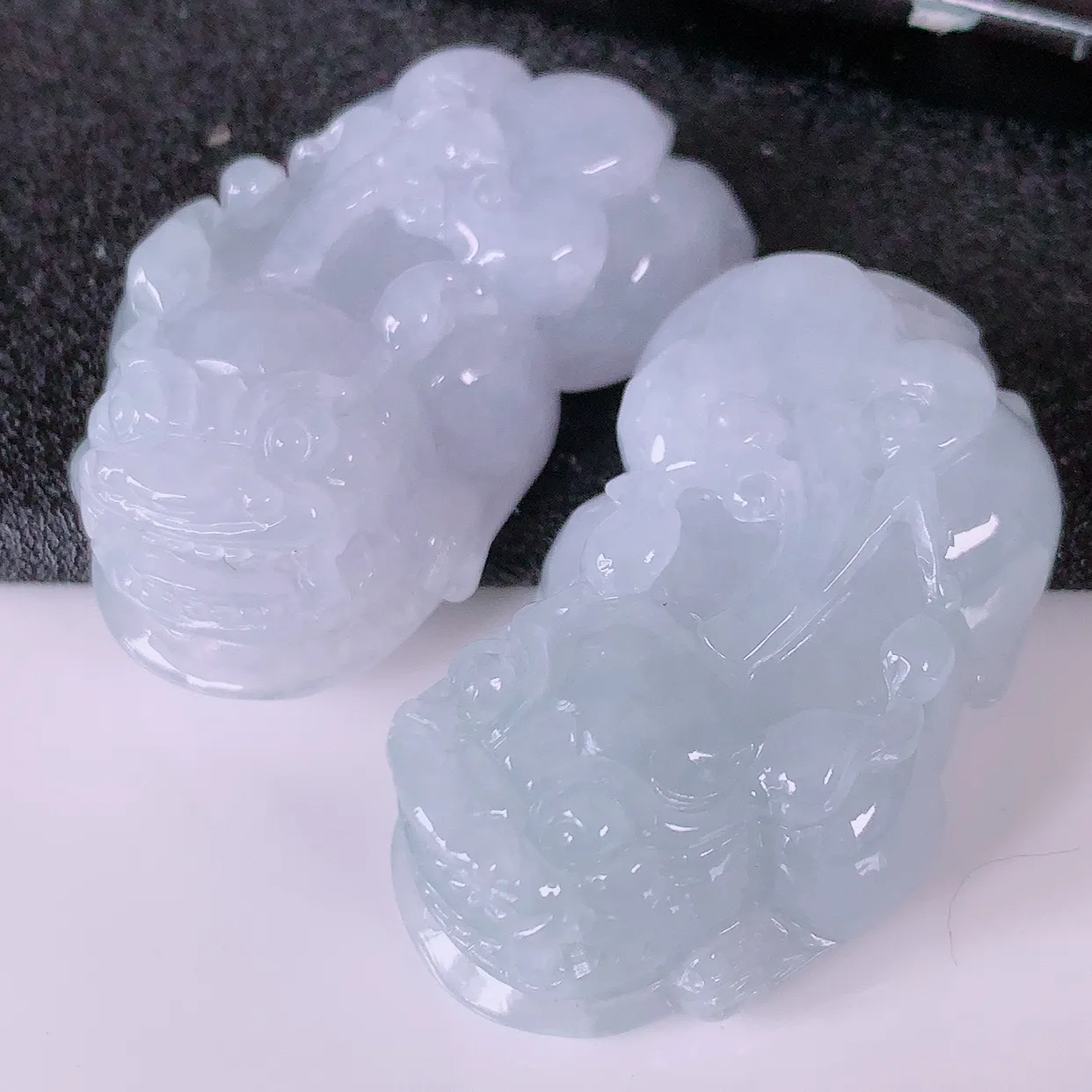 自然光实拍，冰润翡翠一对招财貔貅吊坠，民间有“一摸貔貅运程旺盛，再摸貔貅财运滚滚，三摸貔貅平步青云 ”  的美好祝愿。#05.16