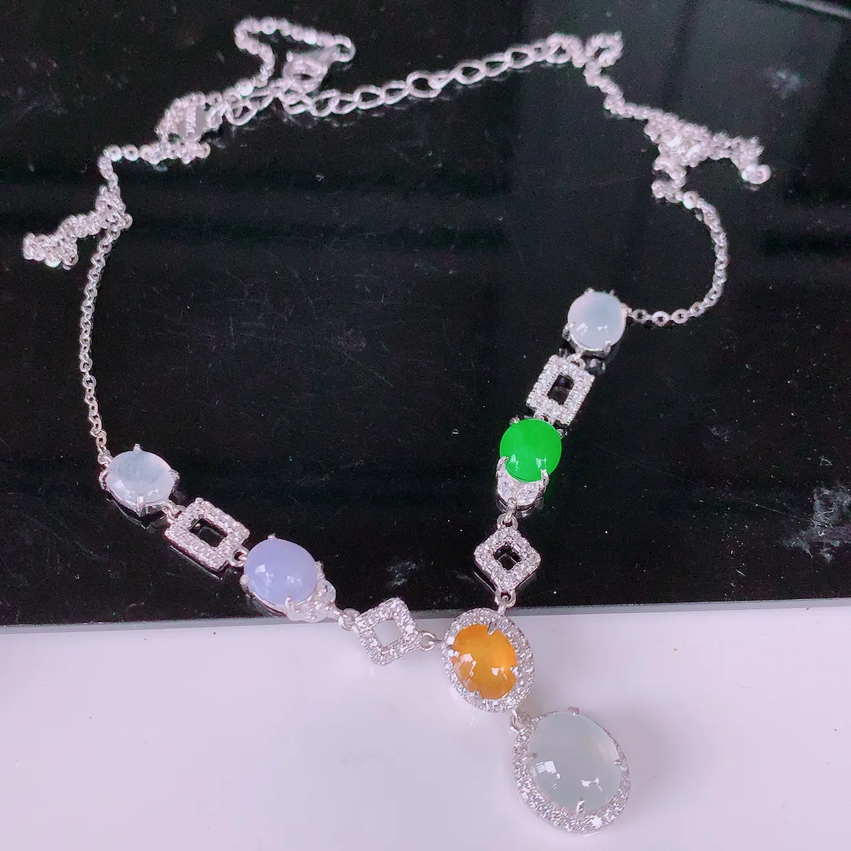冰透多彩翡翠925银镶嵌项链，自然光实拍，翠色灵动，颜色漂亮，种老水足，品相佳，佩戴佳品！#97.22取一整体10.5*9.5*5.5  裸石8*6.5