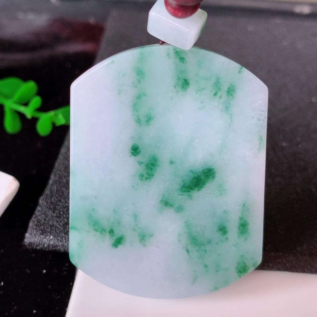 自然光实拍，冰润飘花翡翠平安无事牌吊坠，平平安安，翠色灵动， 佩戴平安时尚！#46.16