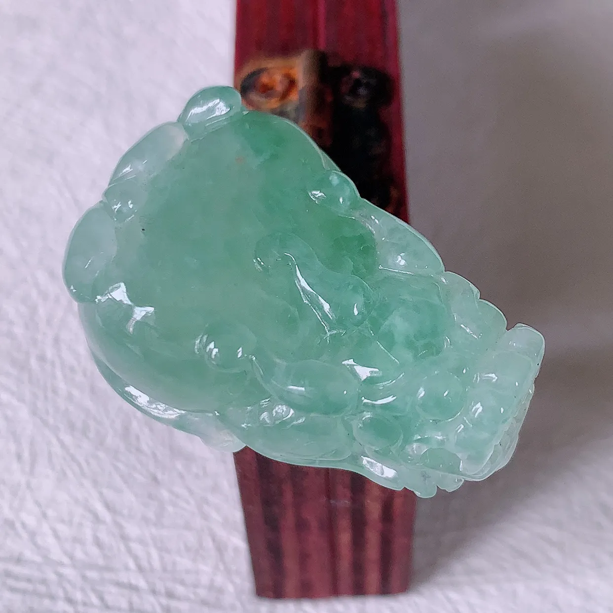 自然光实拍，冰飘花翡翠招财貔貅吊坠，民间有“一摸貔貅运程旺盛，再摸貔貅财运滚滚，三摸貔貅平步青云 ”  的美好祝愿。#46.16