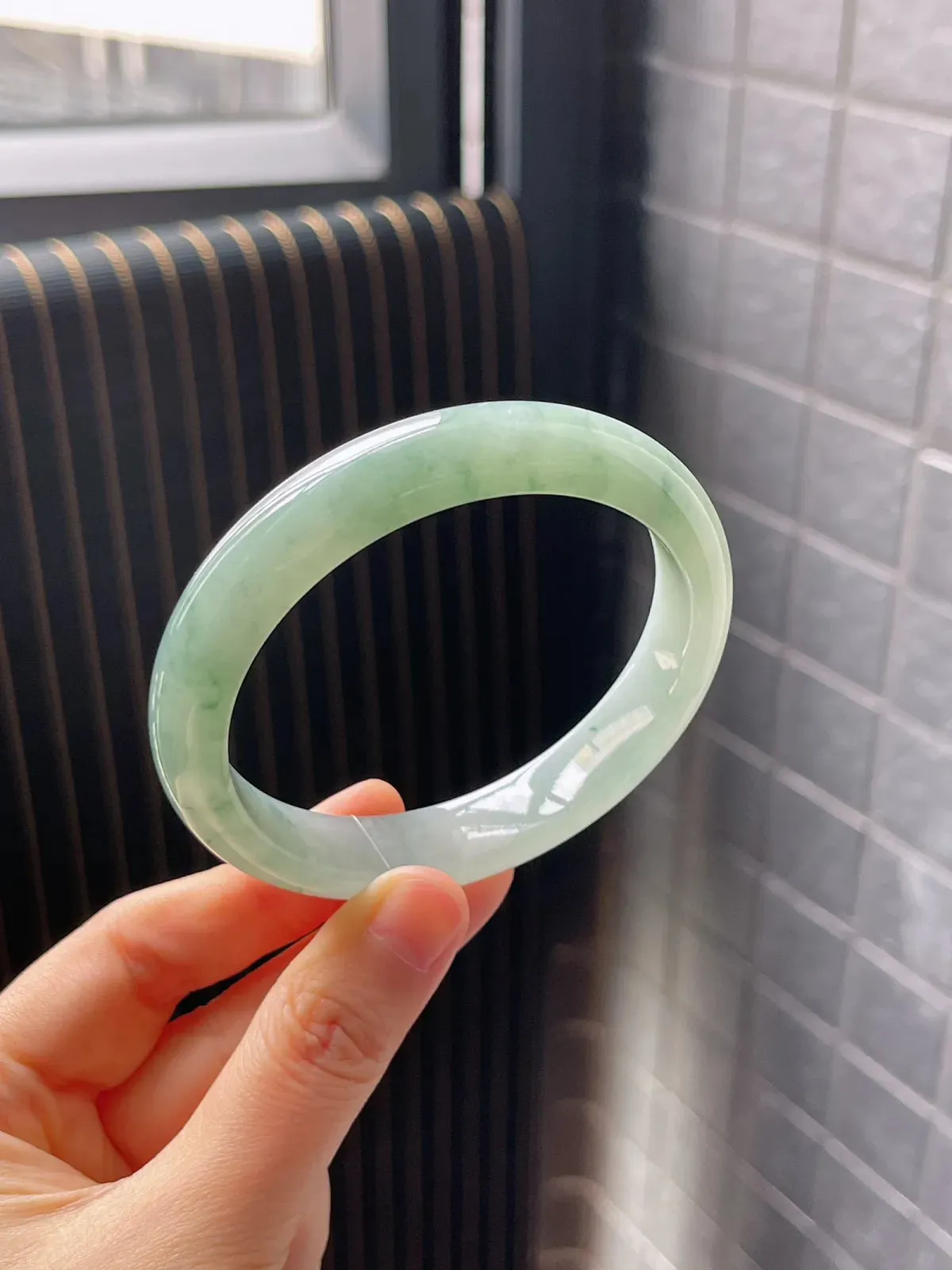 正圈57.7圈口，翡翠冰糯种绿色手镯