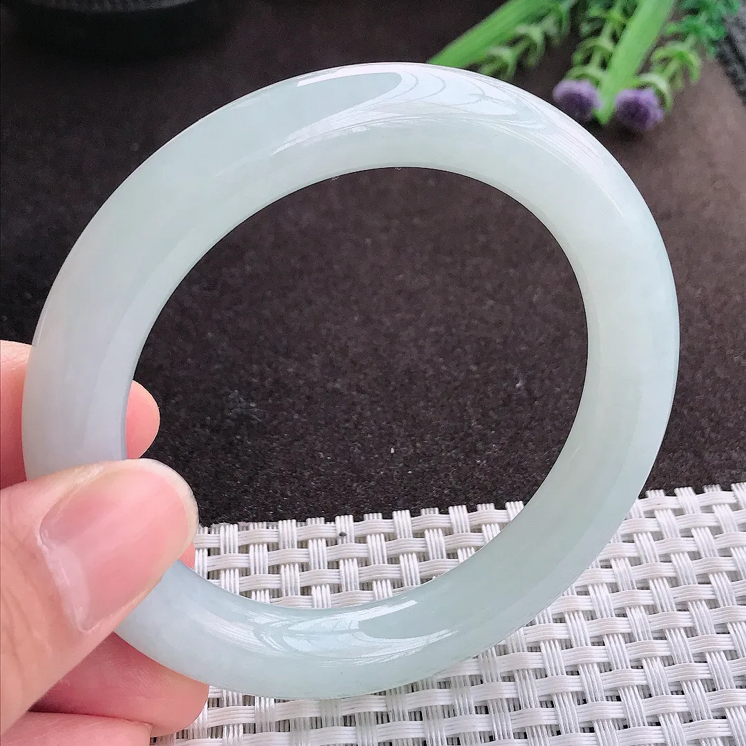 实拍A货翡翠57/10.8老坑冰润起胶冰纯天空蓝圆条手镯翡翠玉镯子平安镯