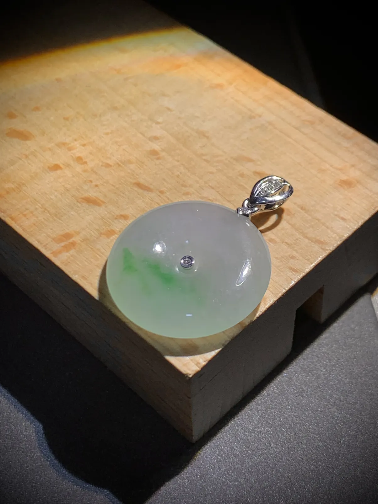 飘花平安扣子，裸石21.5-4.8mm，4.7g，
18K金，南非钻，